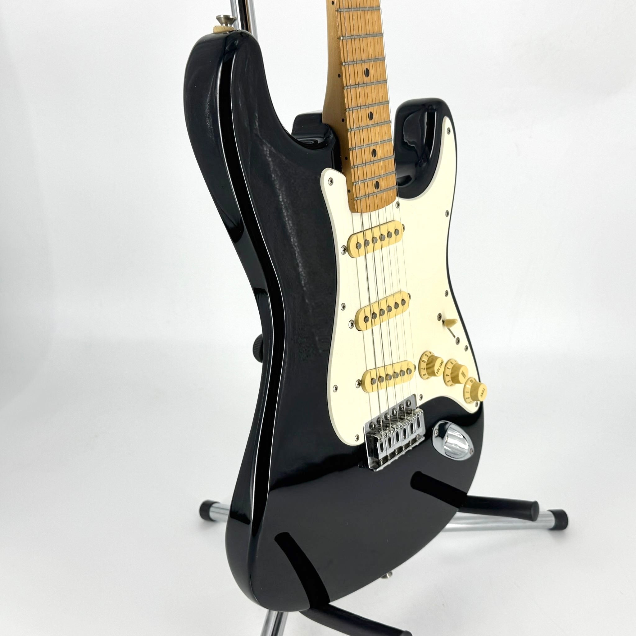 1995 Fender Squier Series Stratocaster – Black | Tonebay