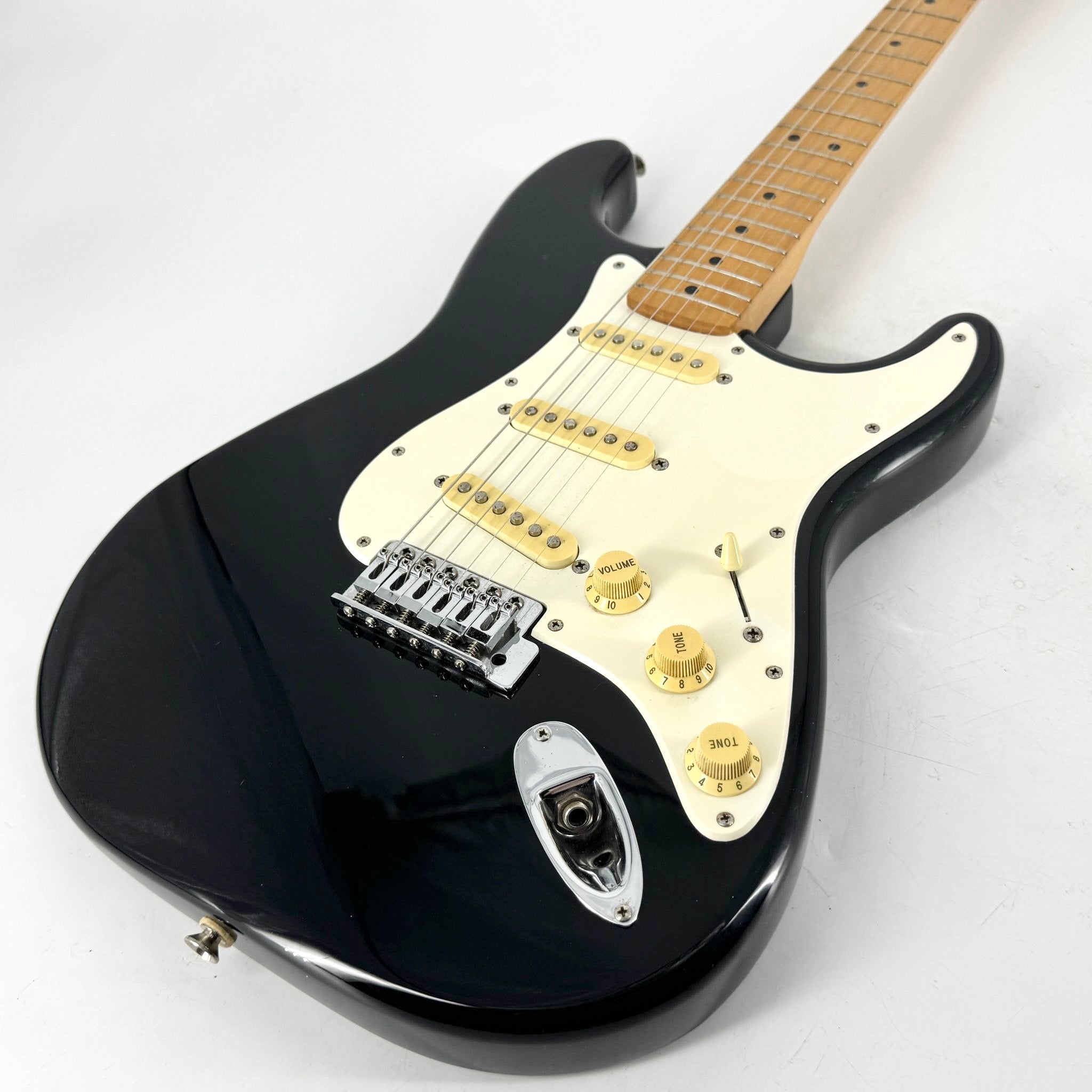 1995 Fender Squier Series Stratocaster – Black | Tonebay