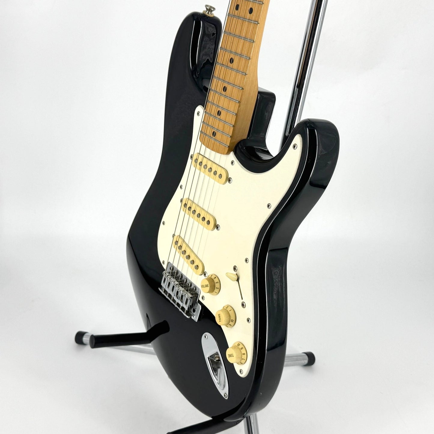 1995 Fender Squier Series Stratocaster – Black | Tonebay