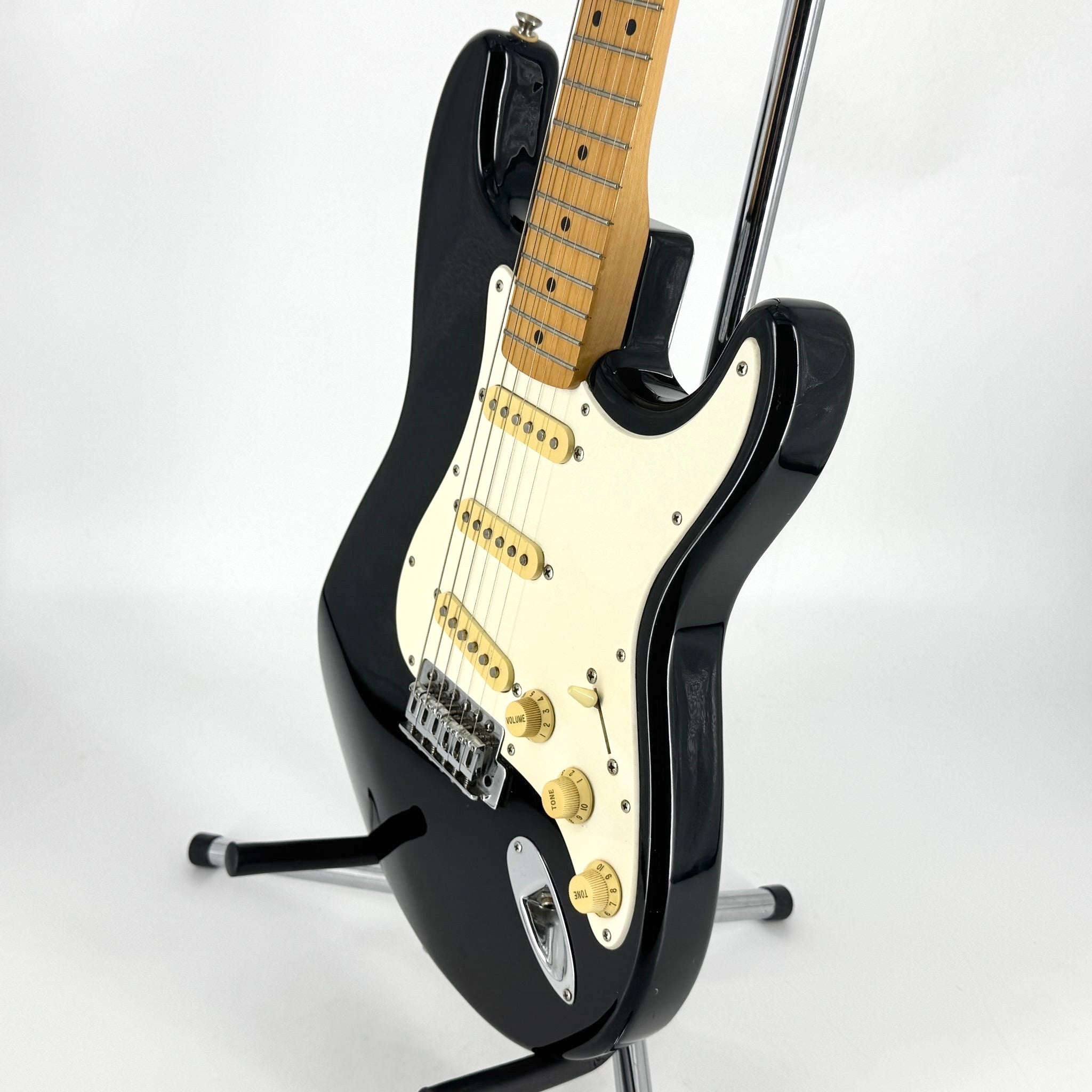 1995 Fender Squier Series Stratocaster – Black | Tonebay