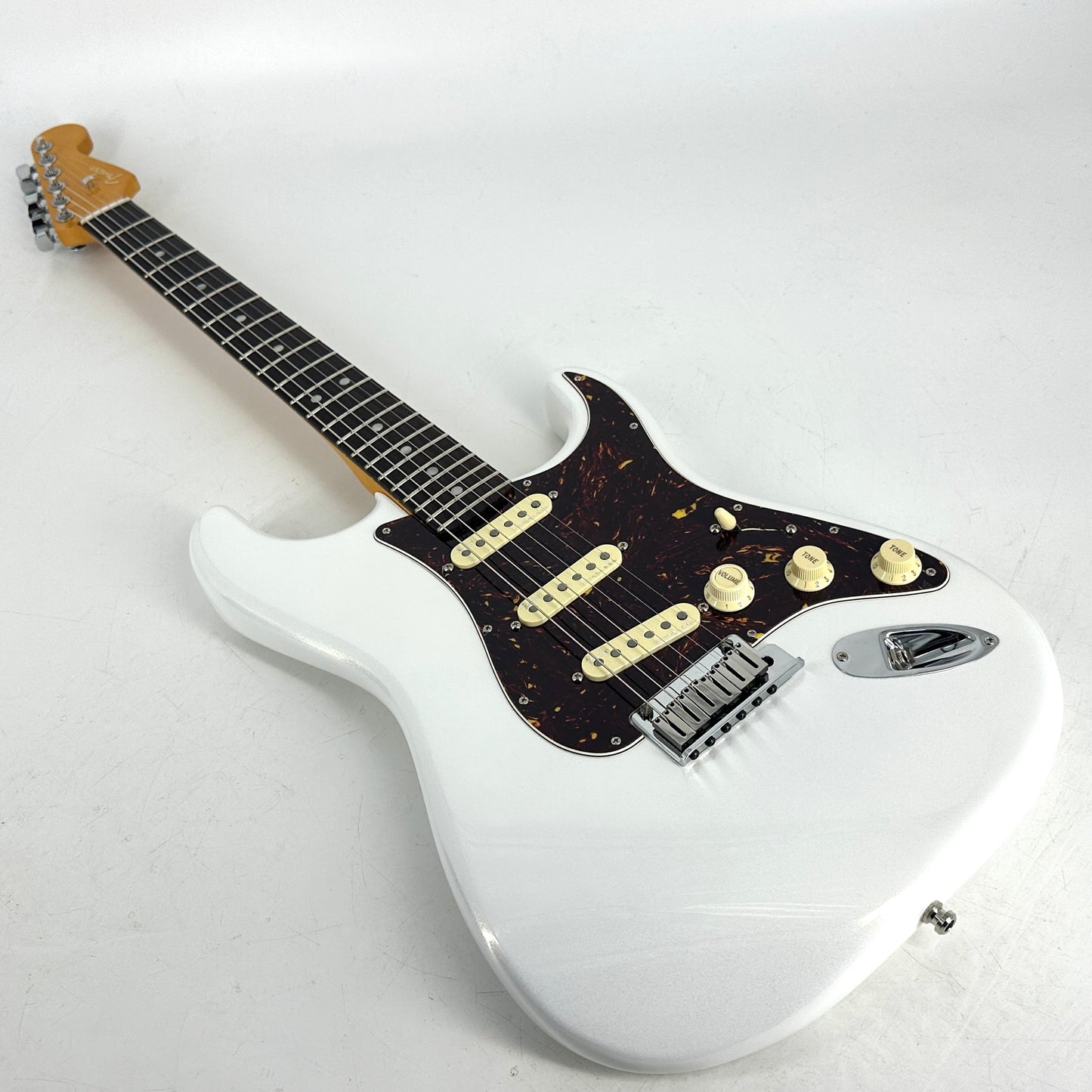 2021 Fender American Ultra Stratocaster – Arctic Pearl | Tonebay