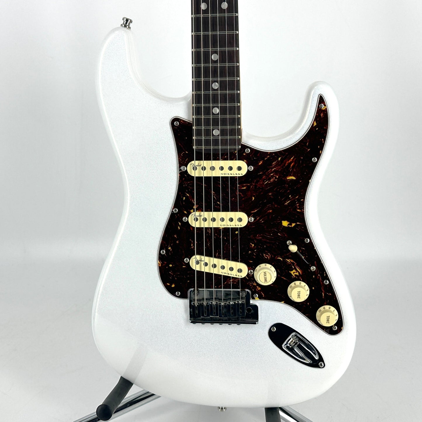 2021 Fender American Ultra Stratocaster – Arctic Pearl | Tonebay