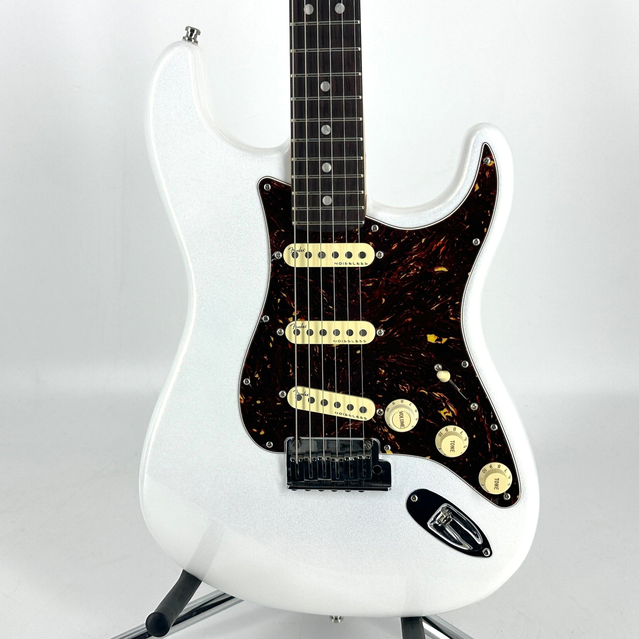 2021 Fender American Ultra Stratocaster – Arctic Pearl | Tonebay