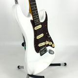 2021 Fender American Ultra Stratocaster – Arctic Pearl | Tonebay
