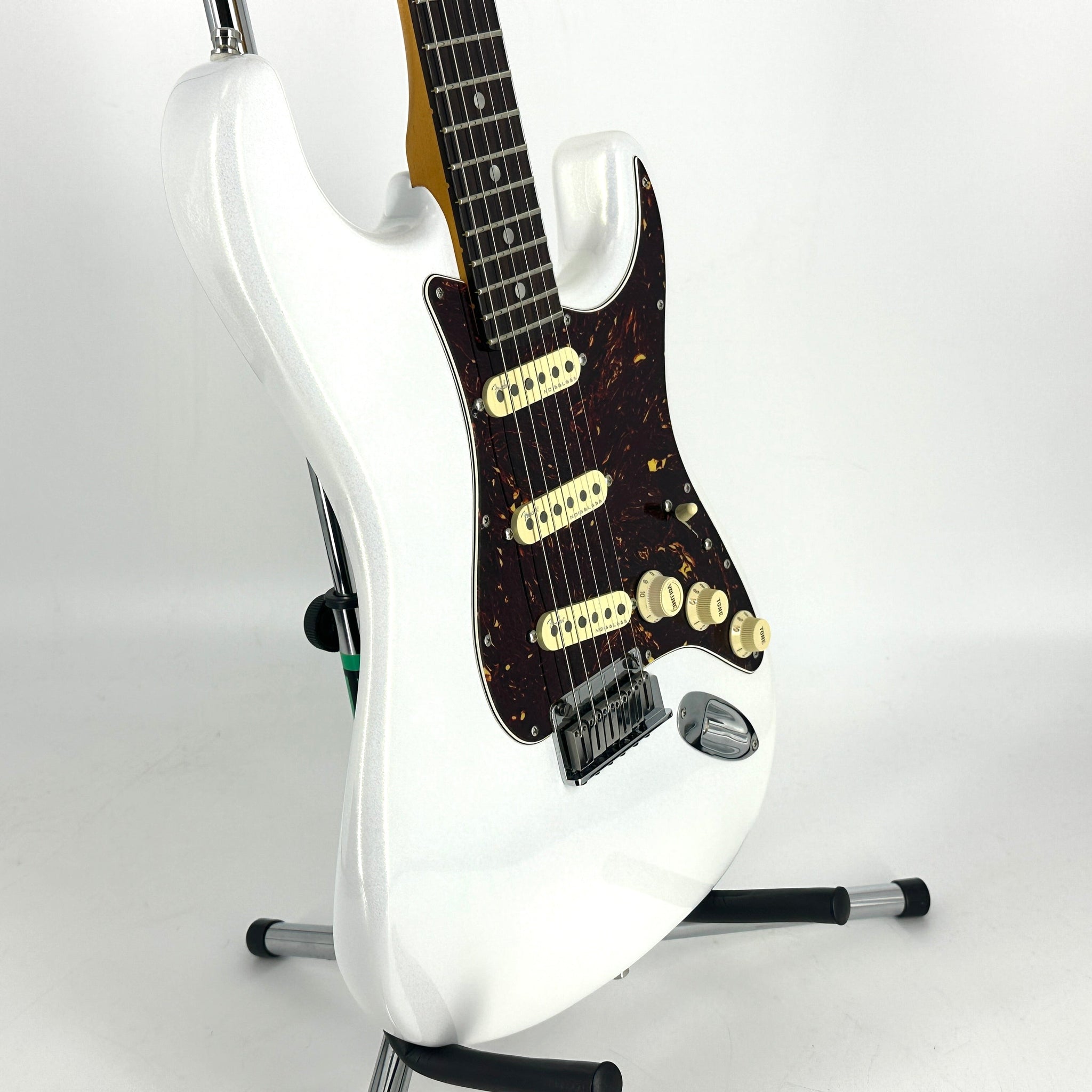 2021 Fender American Ultra Stratocaster – Arctic Pearl | Tonebay