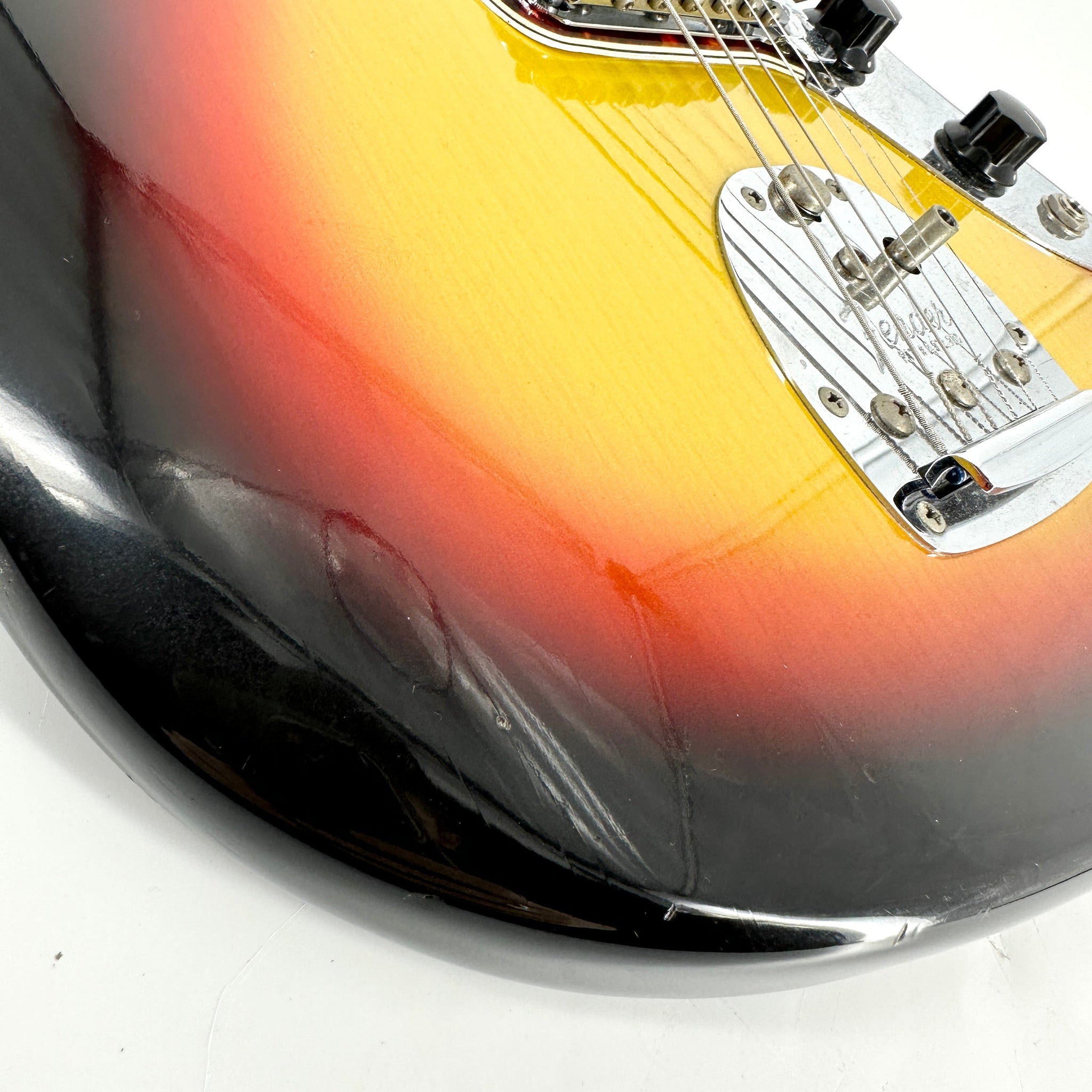 1966 Fender Jaguar - Sunburst | Tonebay