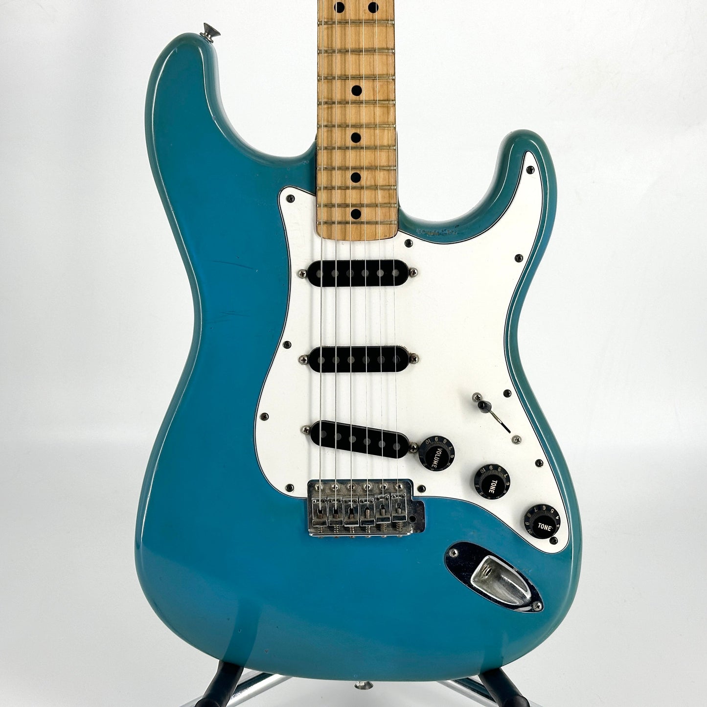 1981 Fender American International Series Stratocaster – Maui Blue | Tonebay