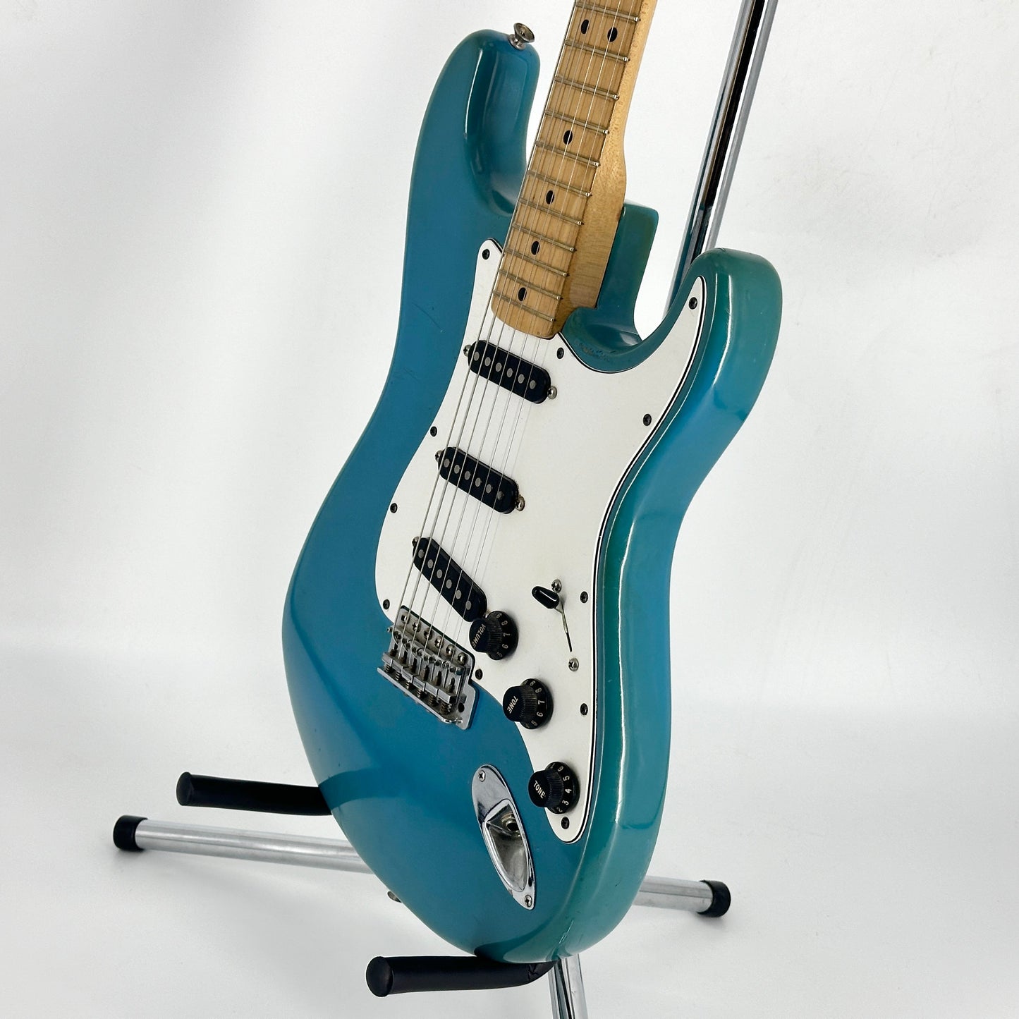 1981 Fender American International Series Stratocaster – Maui Blue | Tonebay