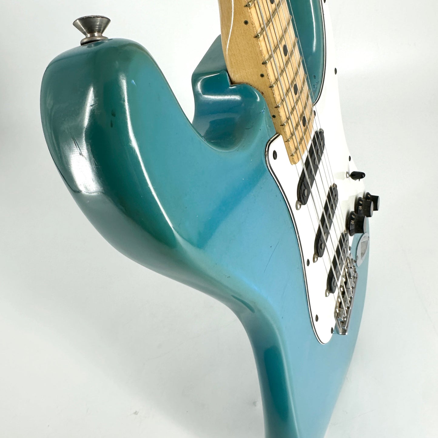 1981 Fender American International Series Stratocaster – Maui Blue | Tonebay
