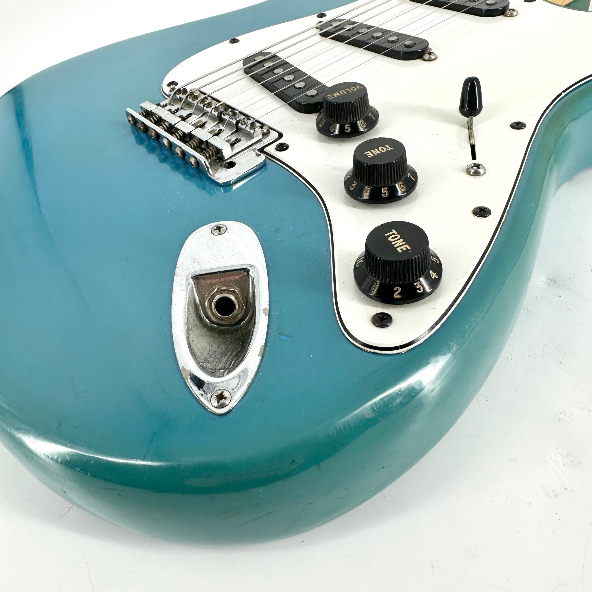 1981 Fender American International Series Stratocaster – Maui Blue | Tonebay