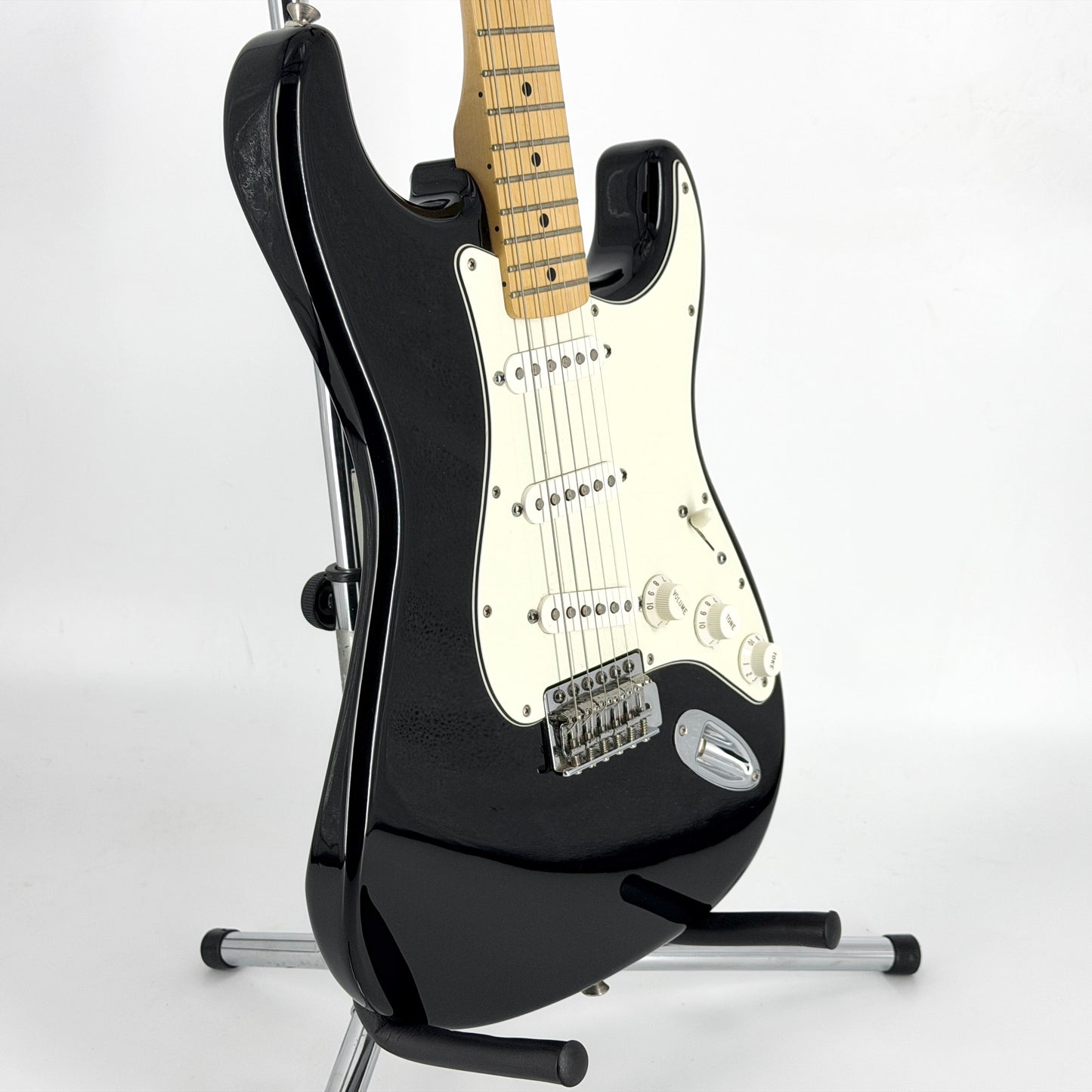 2015 Fender Standard Stratocaster - Black | Tonebay