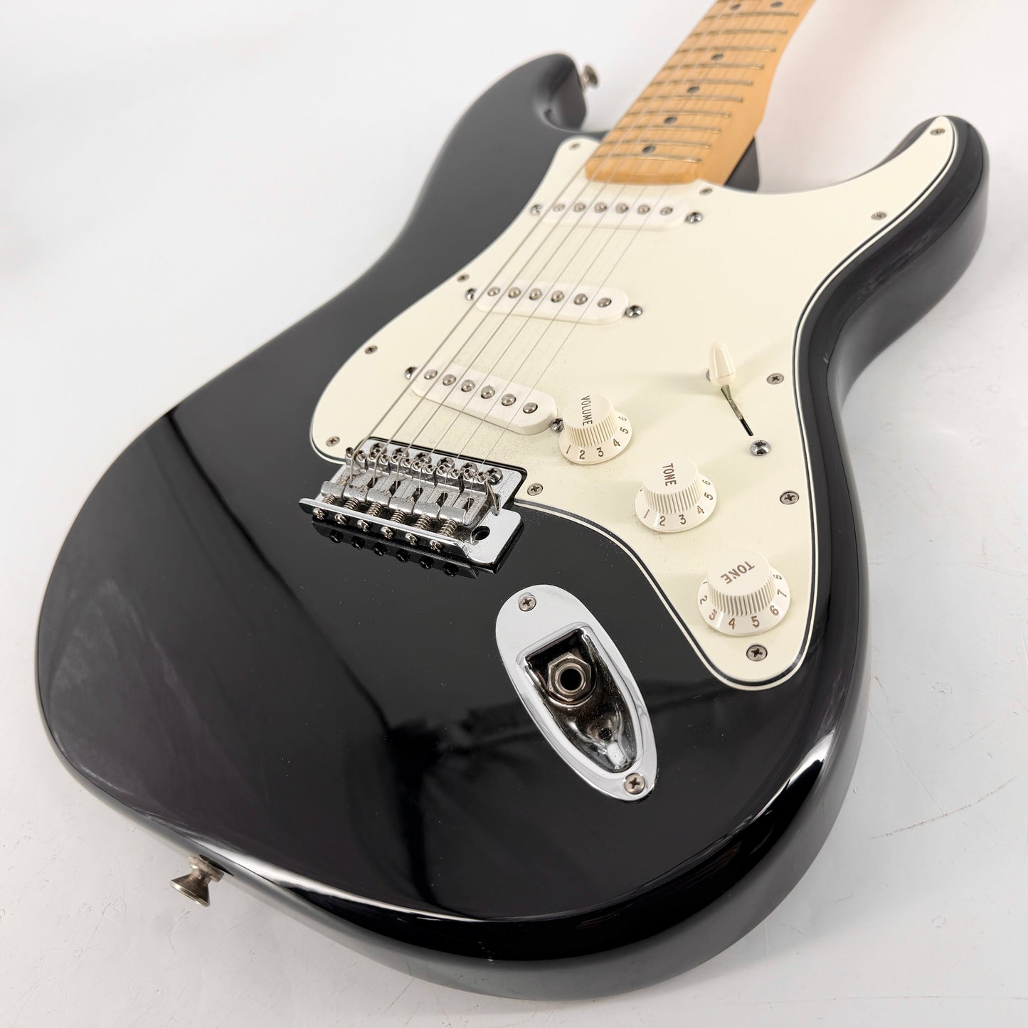 2015 Fender Standard Stratocaster - Black | Tonebay