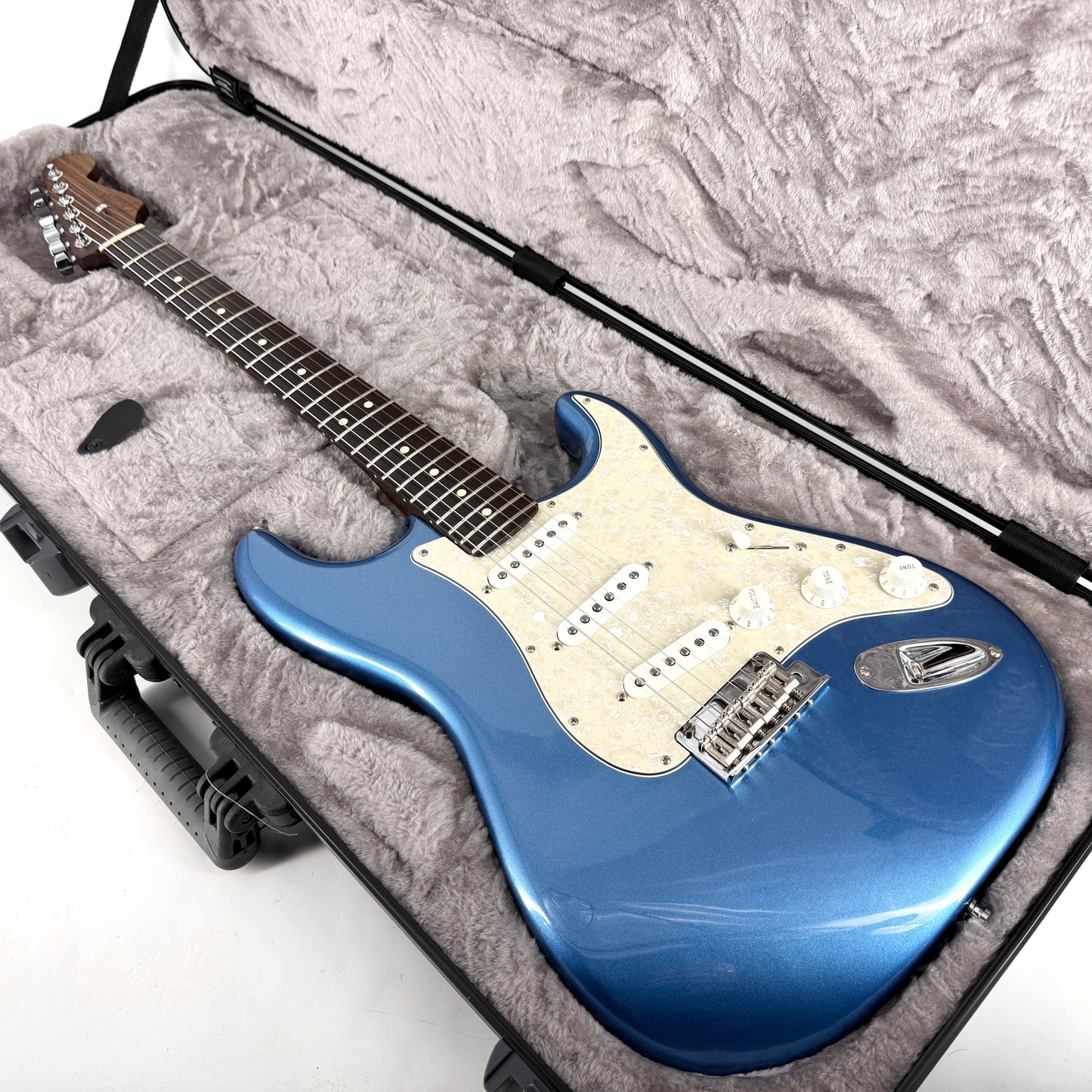 2023 Fender Limited Edition American Professional II Stratocaster Solid Rosewood Neck - Lake Placid Blue | Tonebay