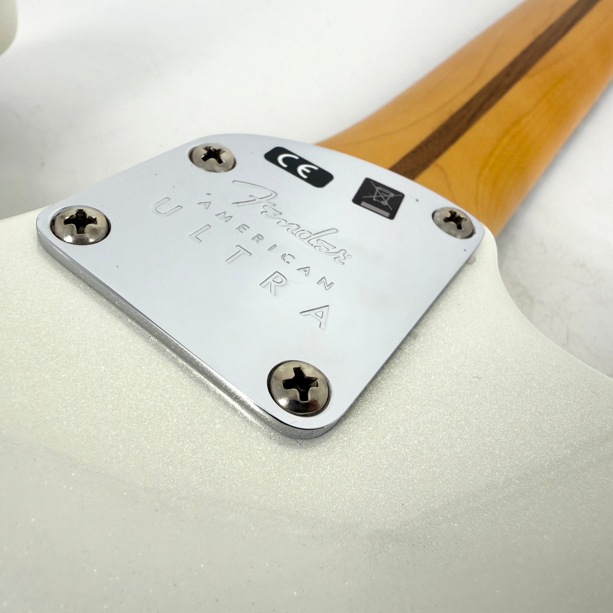 2021 Fender American Ultra Stratocaster – Arctic Pearl | Tonebay