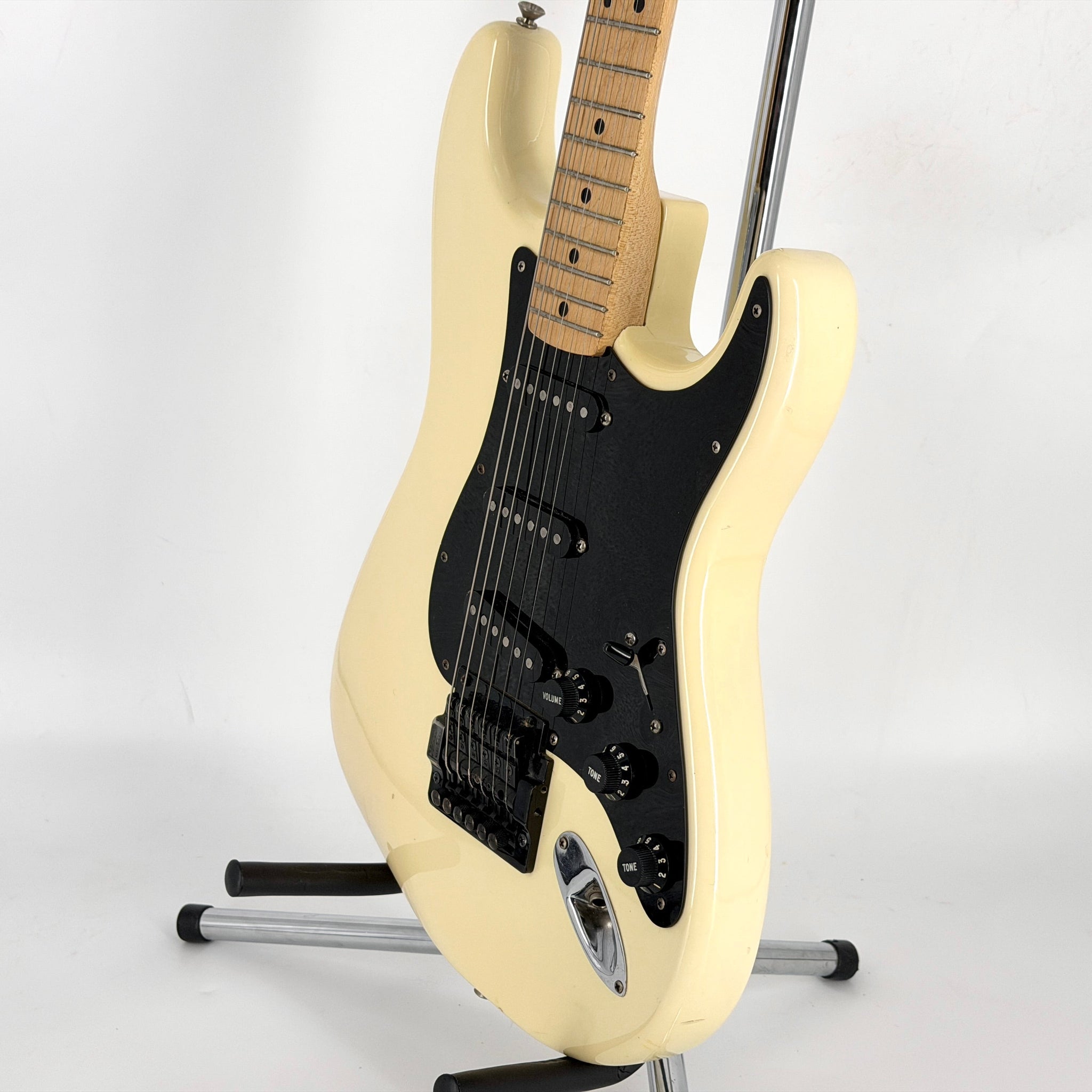 1977 Fender American Stratocaster – Olympic White | Tonebay