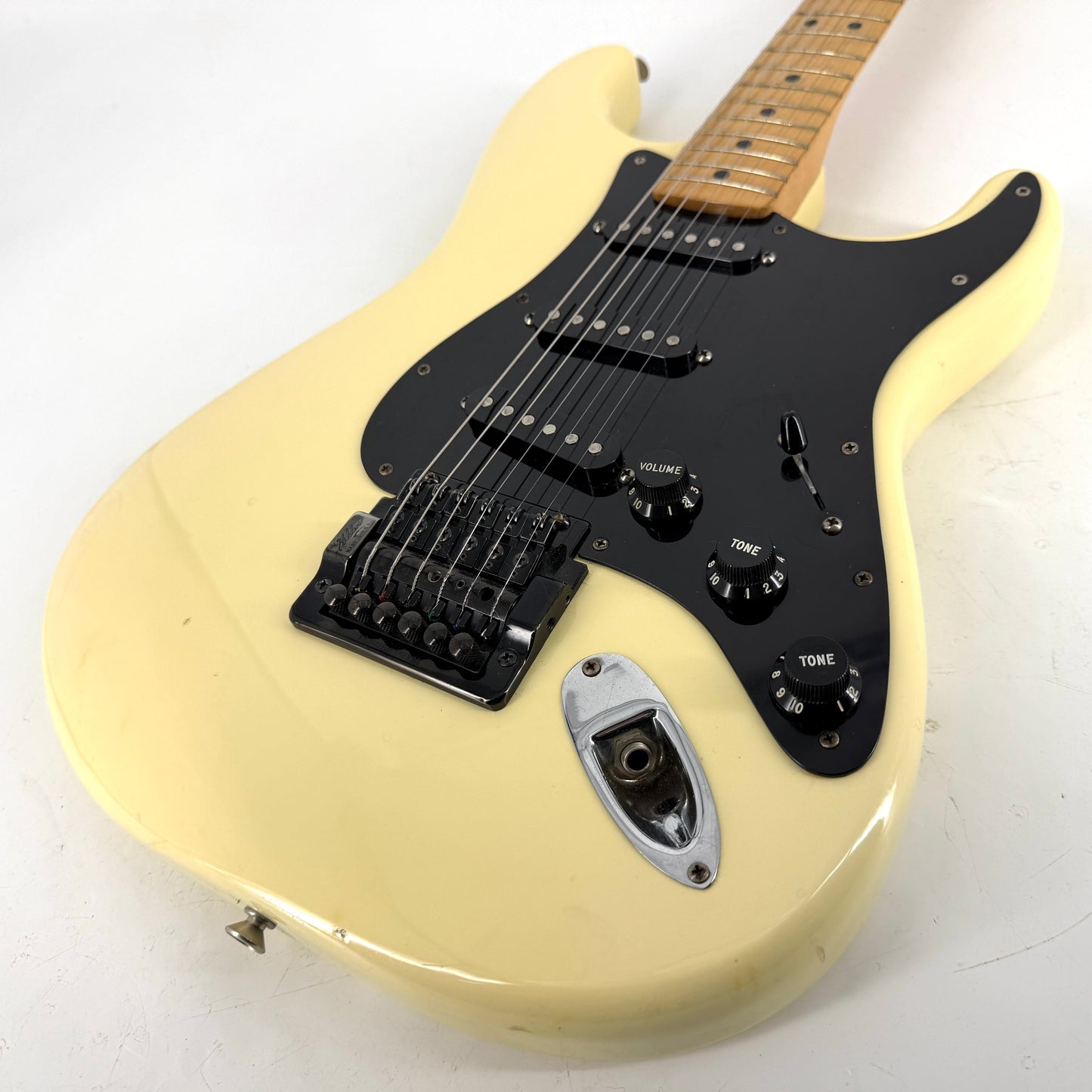 1977 Fender American Stratocaster – Olympic White | Tonebay