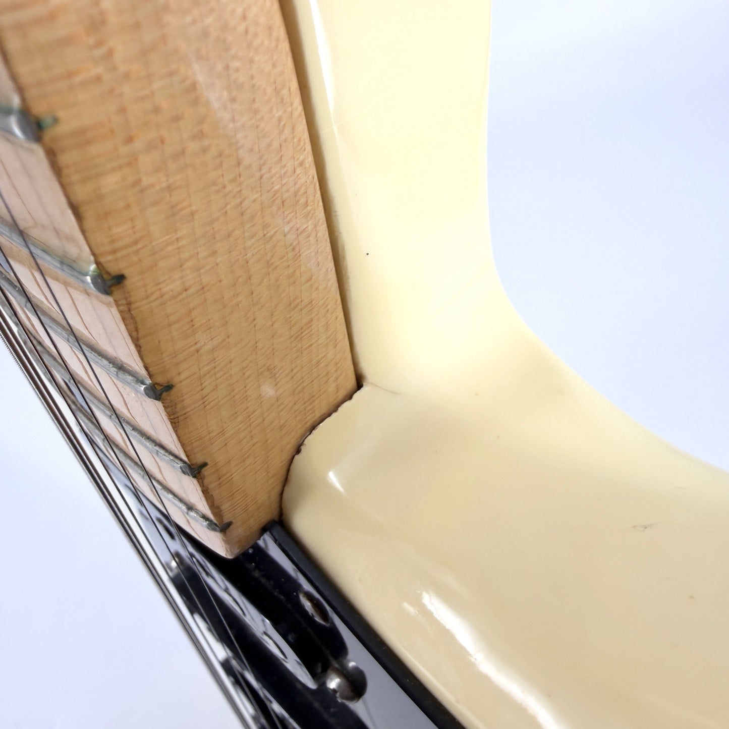 1977 Fender American Stratocaster – Olympic White | Tonebay