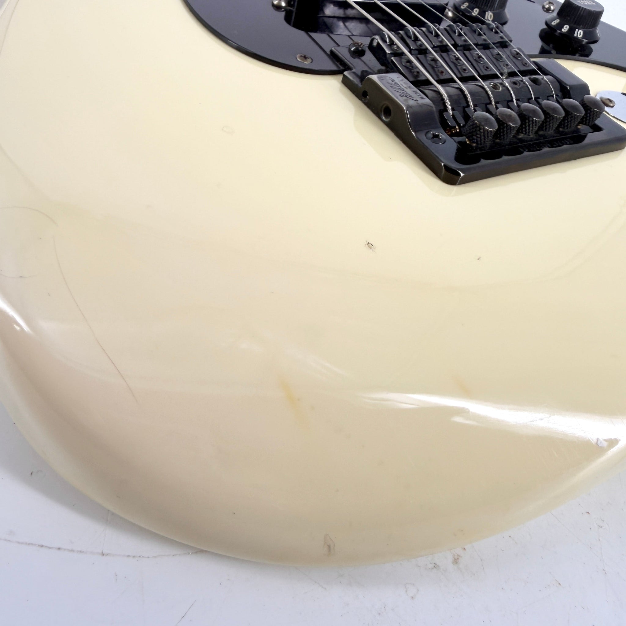 1977 Fender American Stratocaster – Olympic White | Tonebay