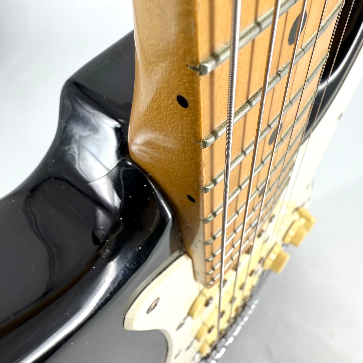 1995 Fender Squier Series Stratocaster – Black | Tonebay