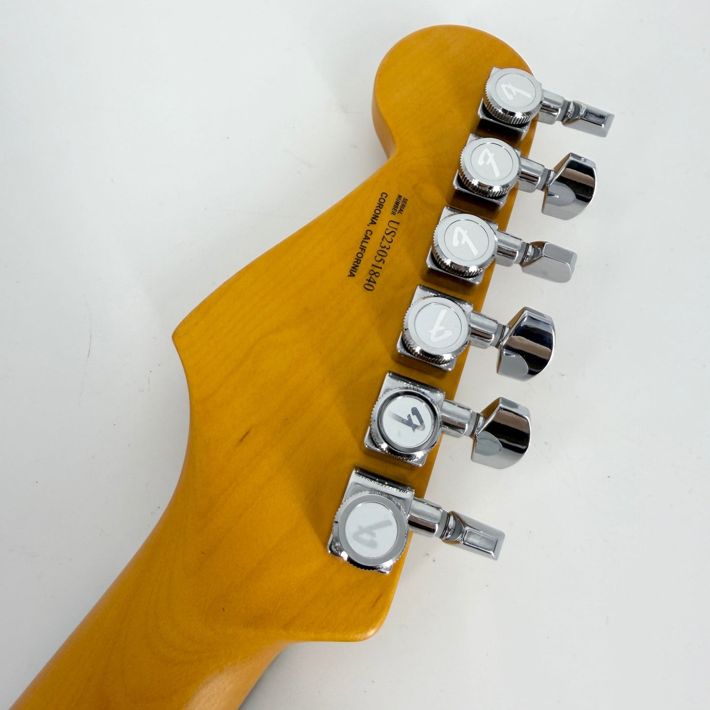 2023 Fender American Ultra Stratocaster – Arctic Pearl | Tonebay