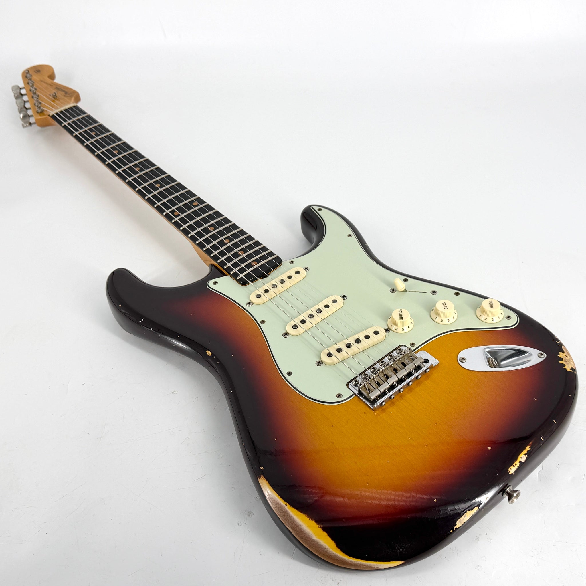 2018 Fender Custom Shop 60 Stratocaster Relic – Chocolate 3 Tone Sunburst | Tonebay