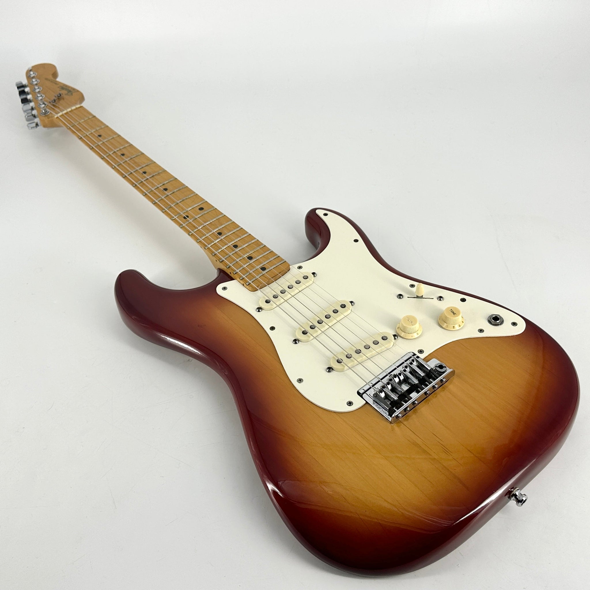 1983 Fender American Stratocaster - Sienna Sunburst Default Title | Tonebay