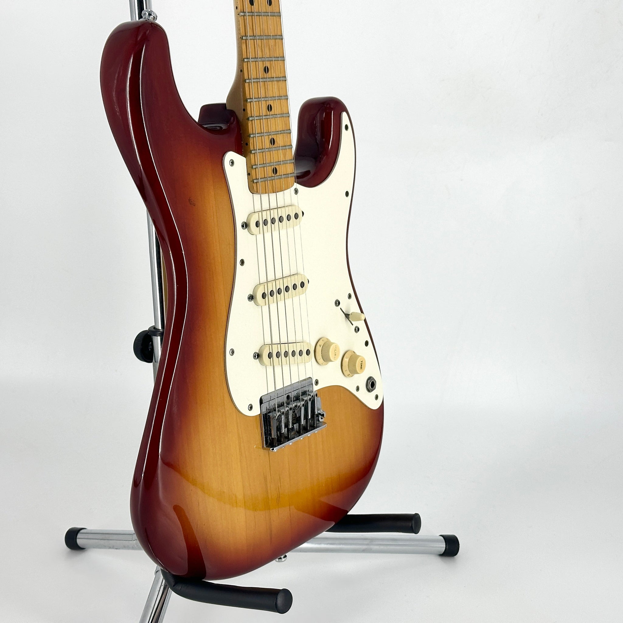 1983 Fender American Stratocaster - Sienna Sunburst | Tonebay
