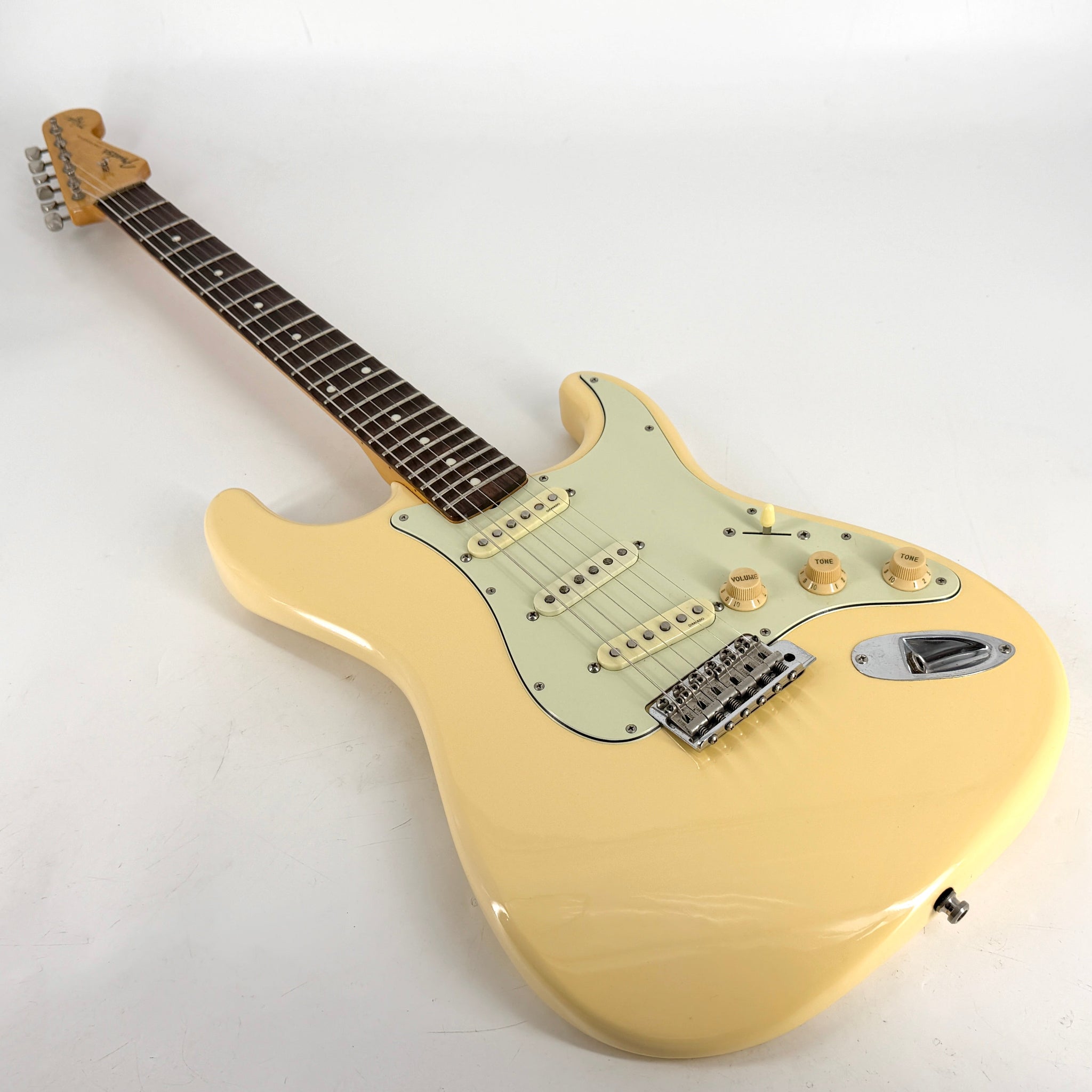 1994/95 Fender Japan Yngwie Malmsteen ST62-100YM Stratocaster - Yellow White | Tonebay