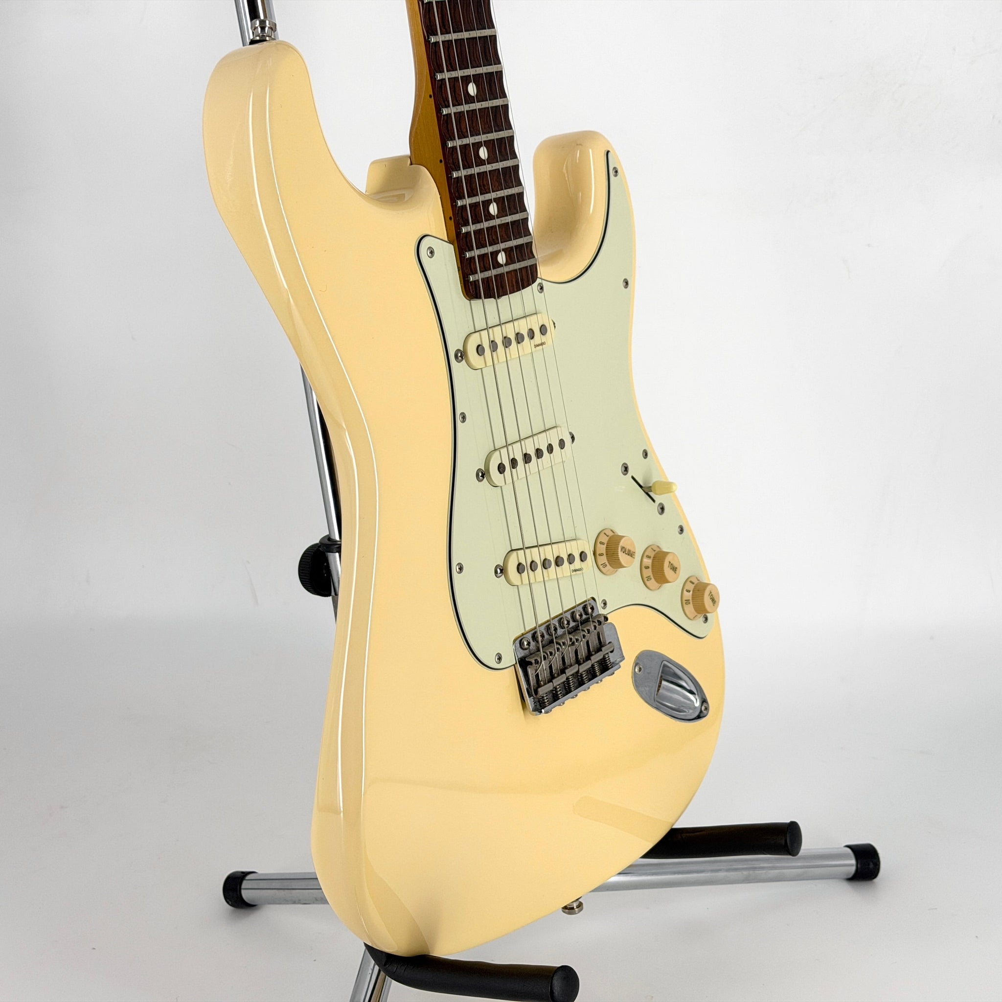 1994/95 Fender Japan Yngwie Malmsteen ST62-100YM Stratocaster - Yellow White | Tonebay