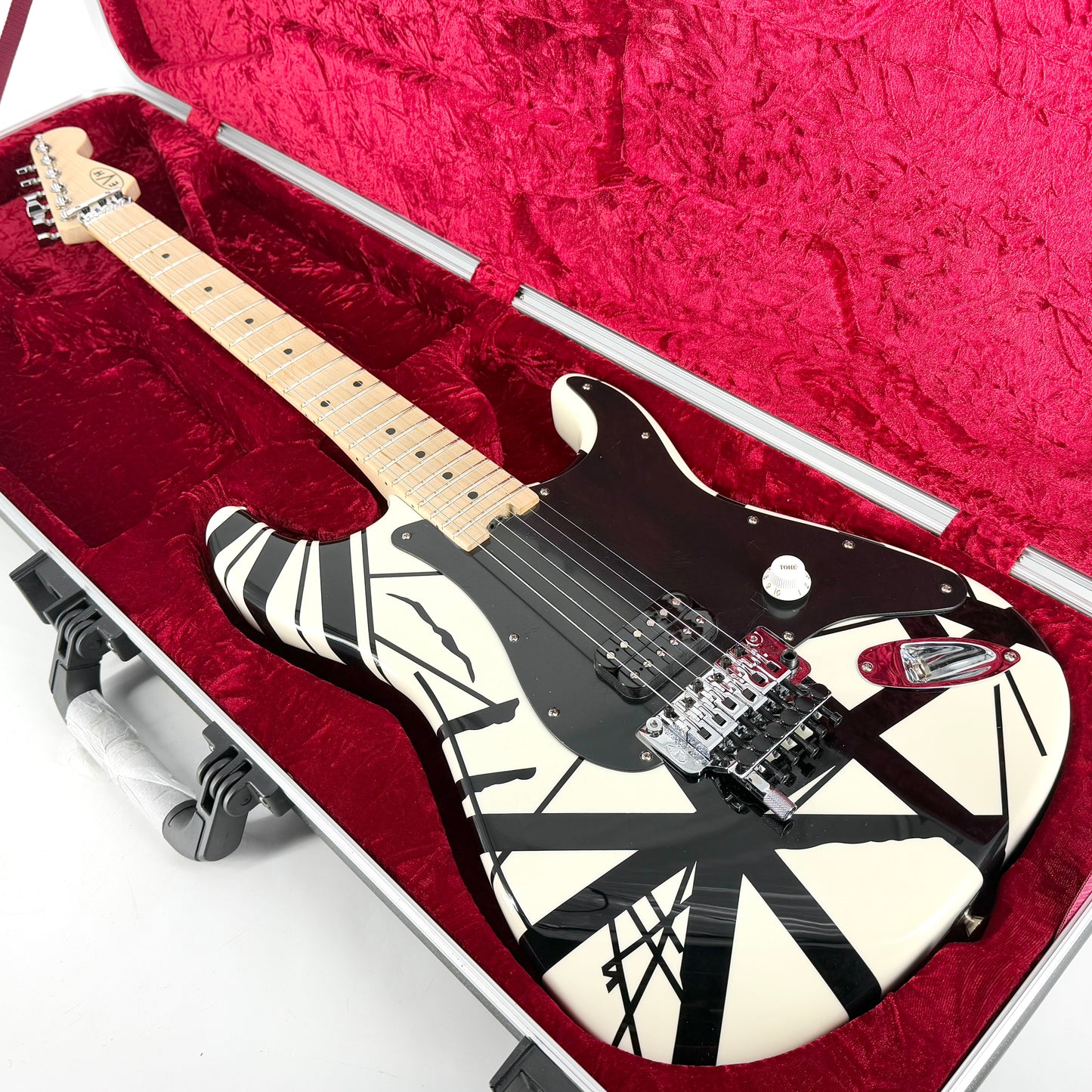 2021 EVH Striped Series – Black & White | Tonebay