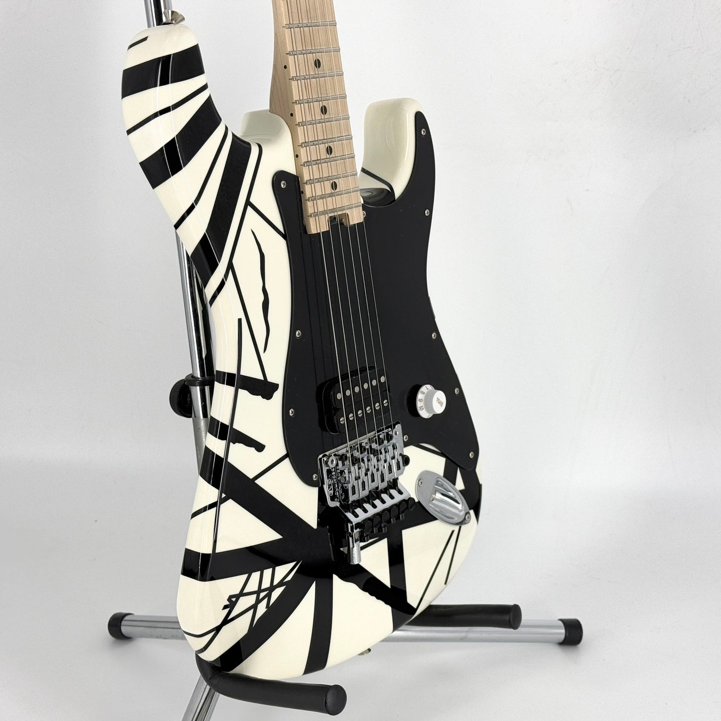 2021 EVH Striped Series – Black & White | Tonebay