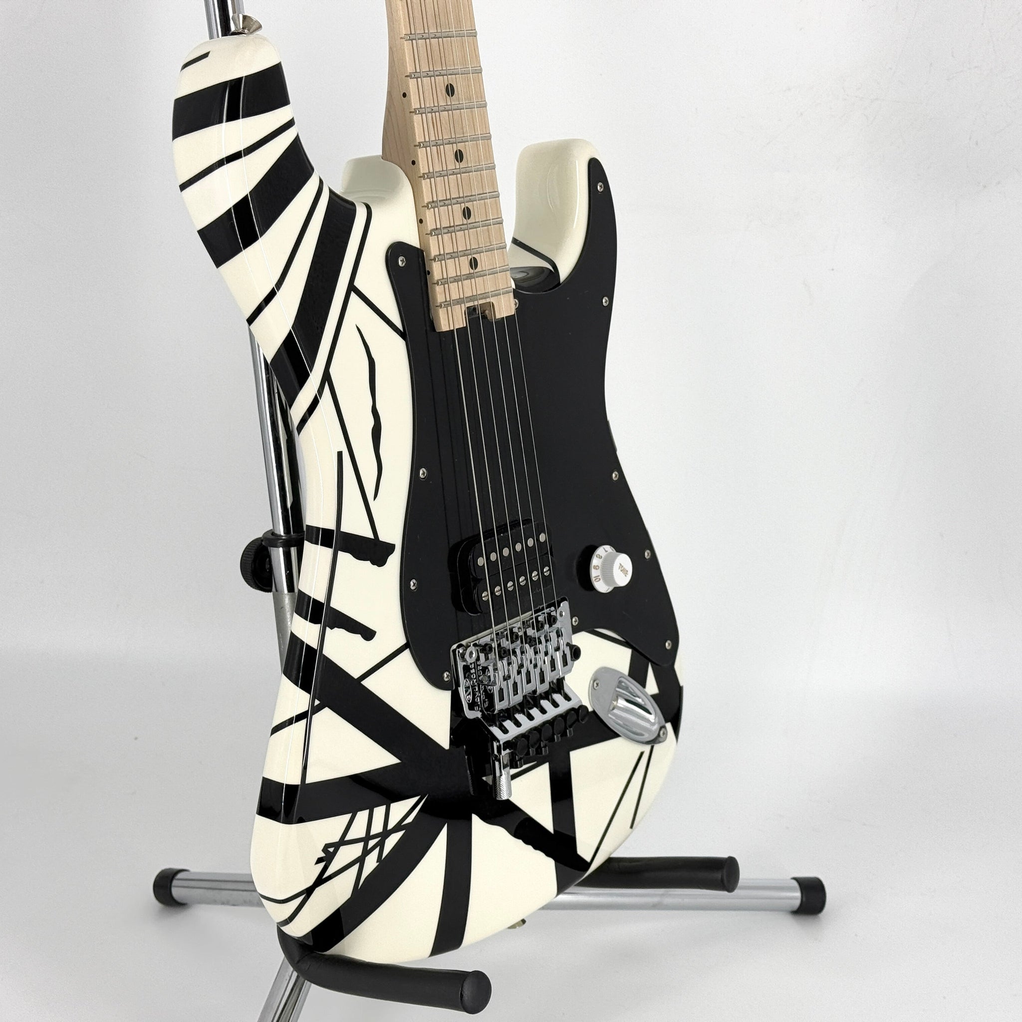 2021 EVH Striped Series – Black & White | Tonebay