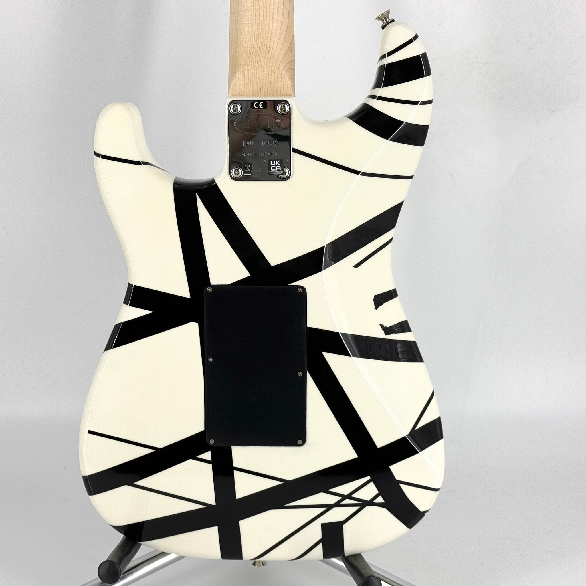 2021 EVH Striped Series – Black & White | Tonebay
