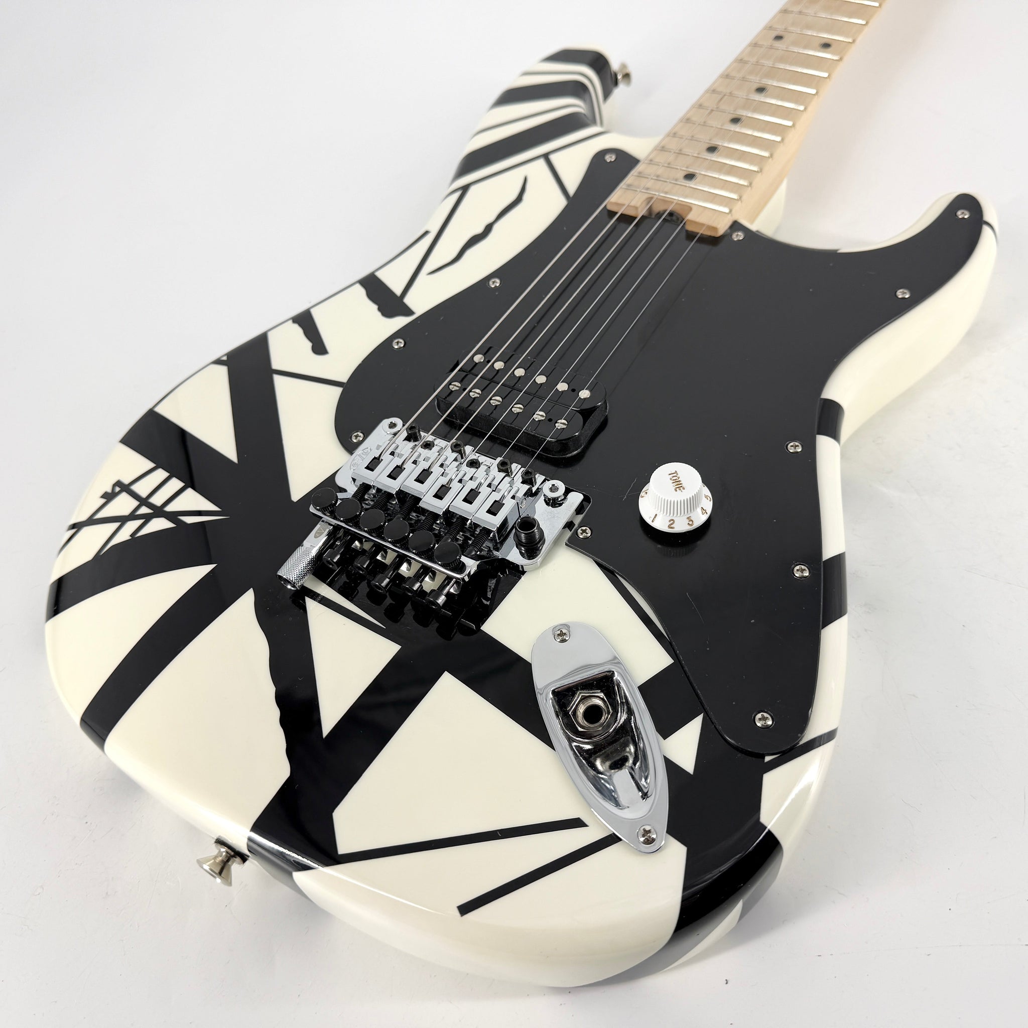 2021 EVH Striped Series – Black & White | Tonebay