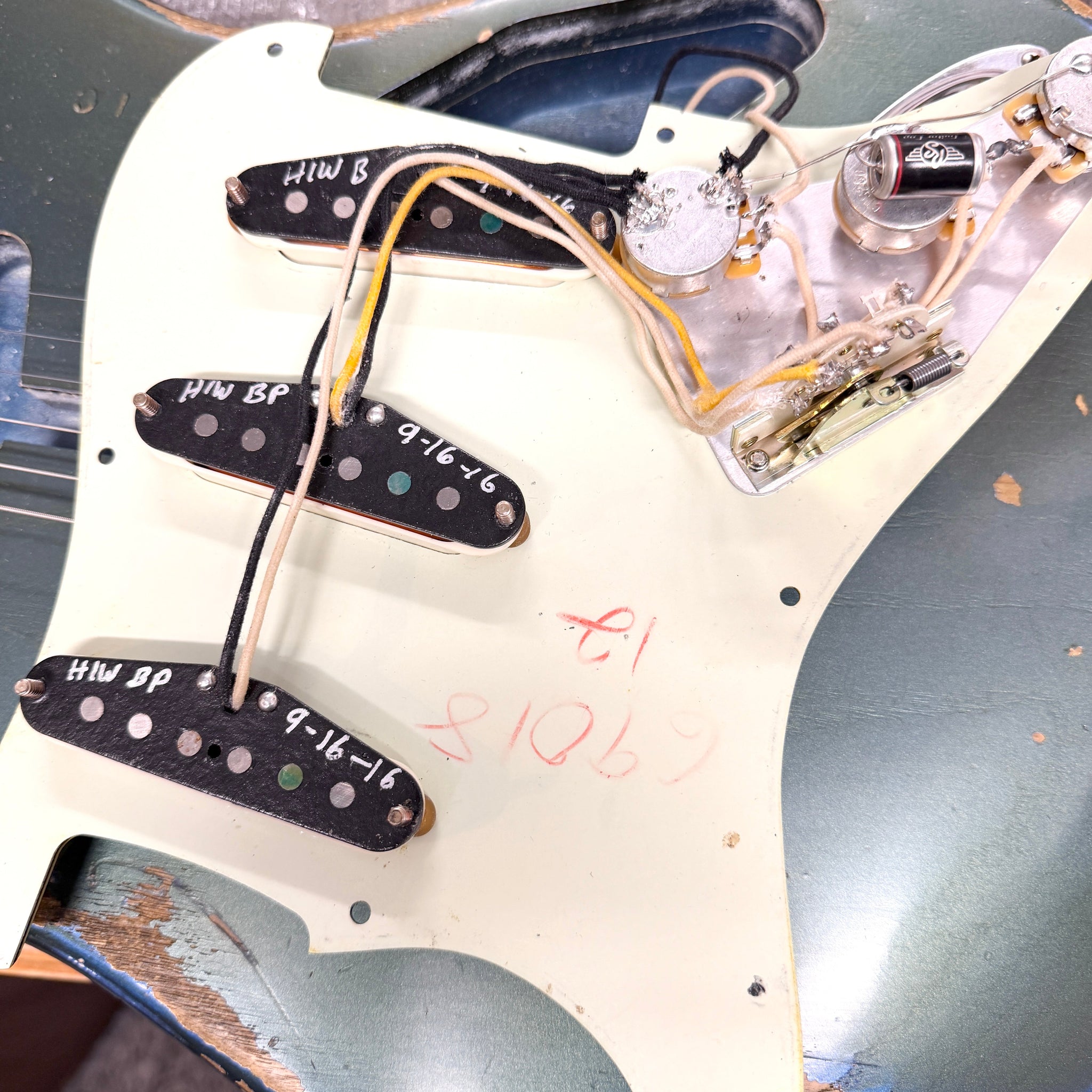 2016 Fender Custom Shop Ltd Edition '59 Stratocaster Heavy Relic - Olive Drab Green over Lake Placid Blue | Tonebay