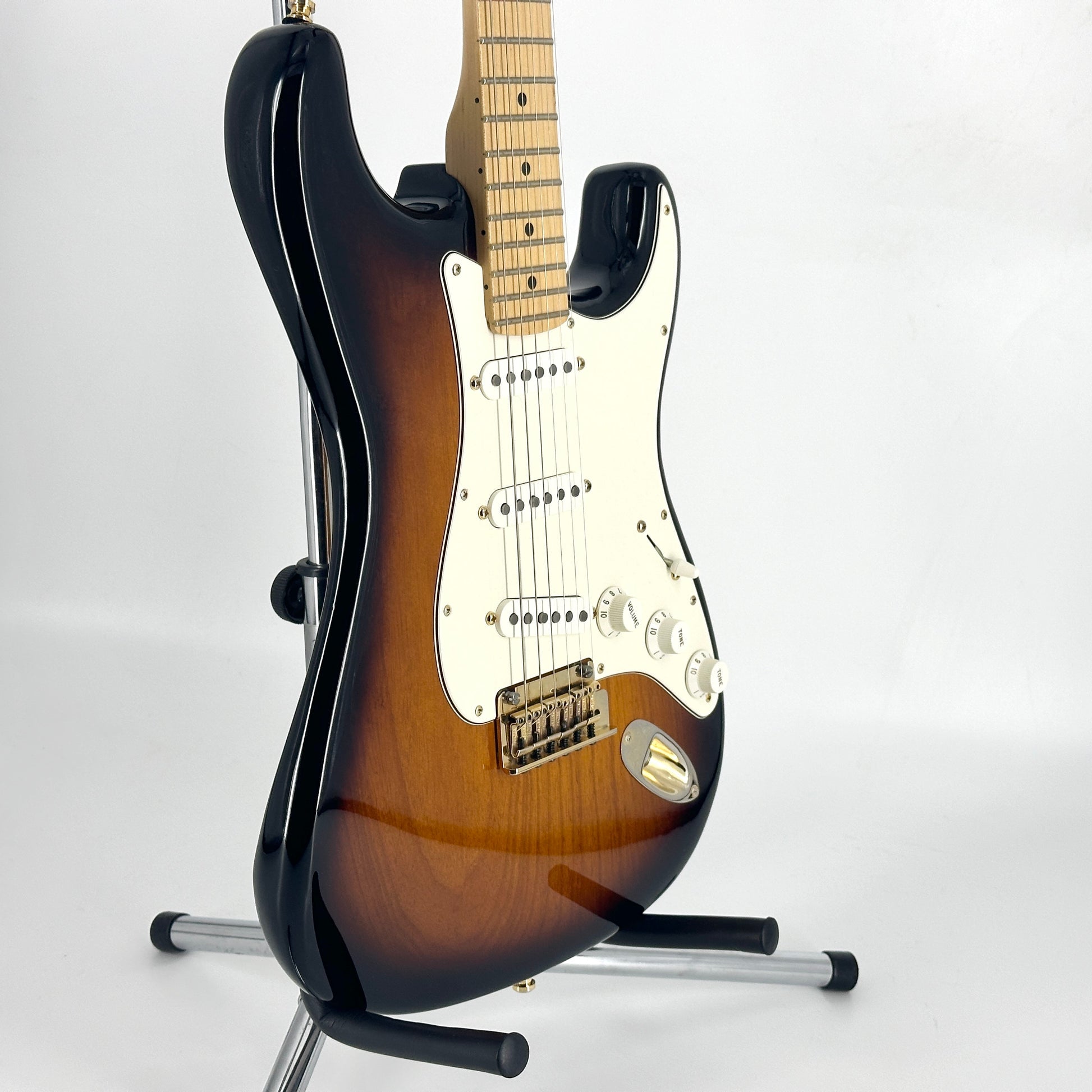 2014 Fender 60th Anniversary Commemorative American Stratocaster – 2 Tone Sunburst | Tonebay