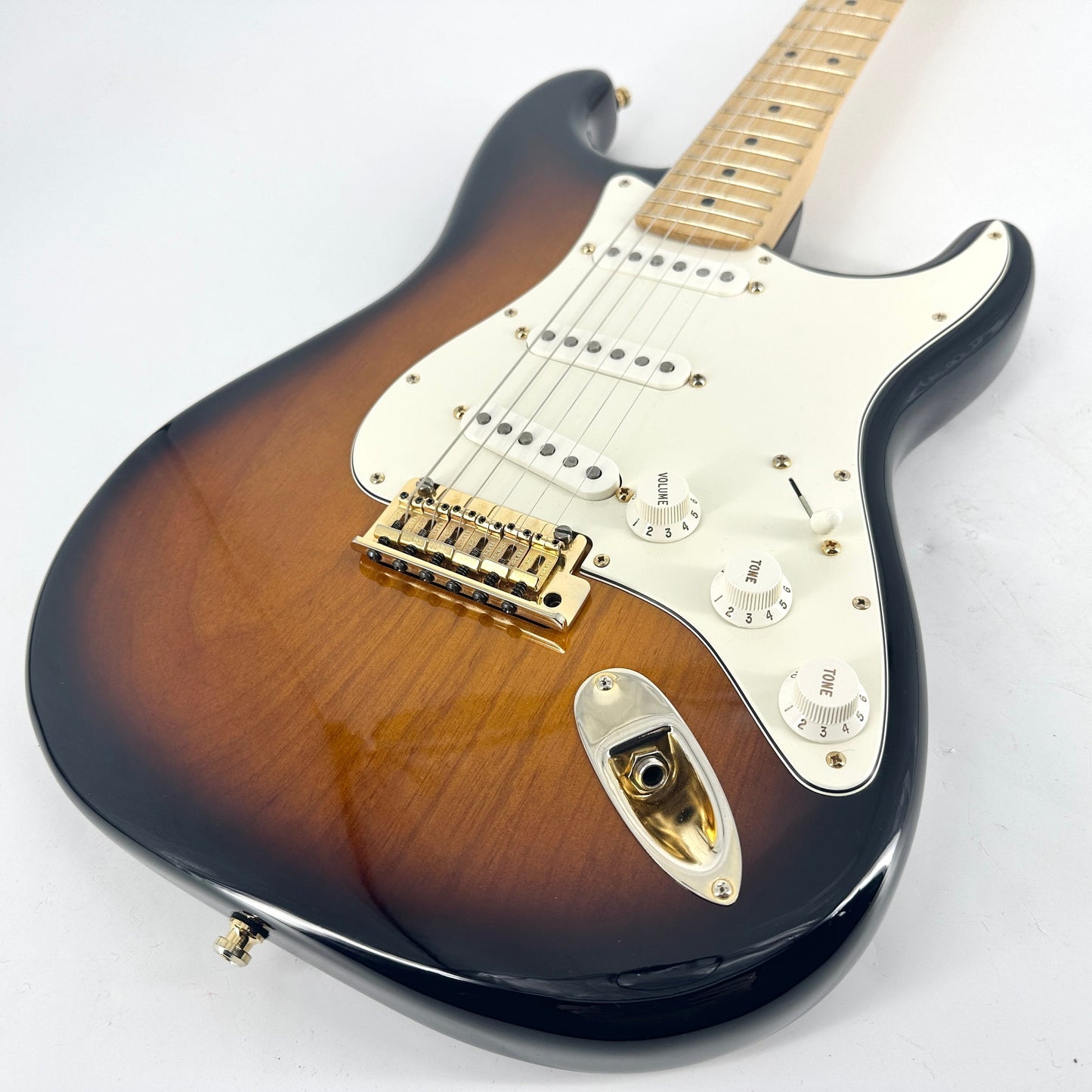2014 Fender 60th Anniversary Commemorative American Stratocaster – 2 Tone Sunburst | Tonebay