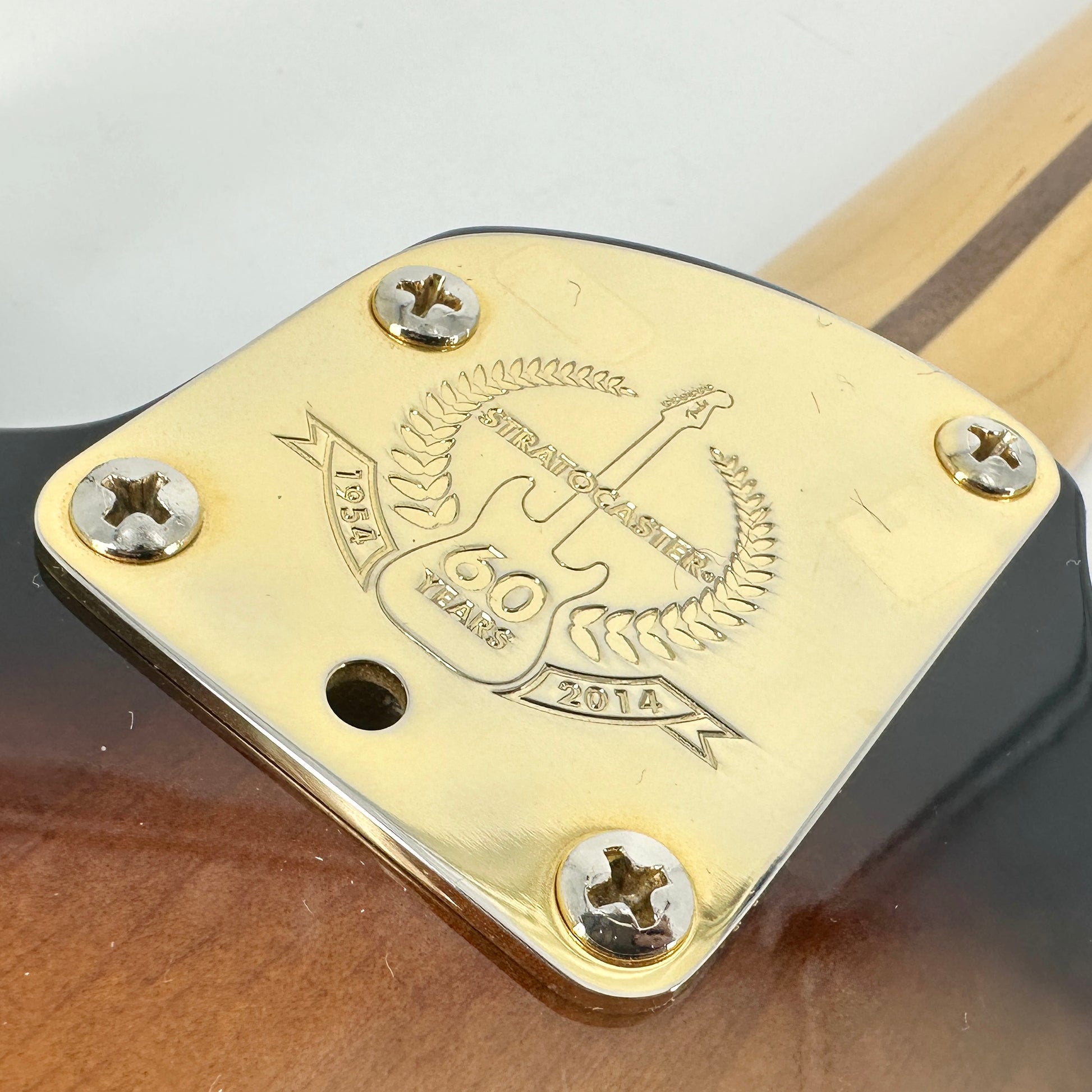 2014 Fender 60th Anniversary Commemorative American Stratocaster – 2 Tone Sunburst | Tonebay