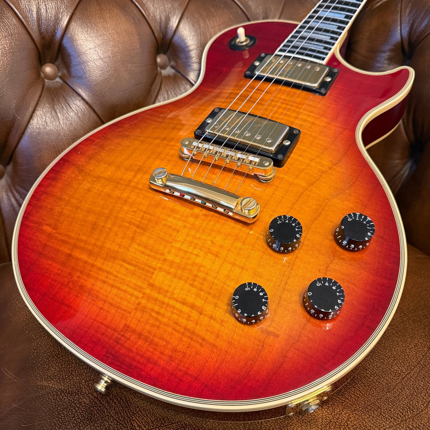 1990 Gibson Les Paul Custom – Cherry Sunburst