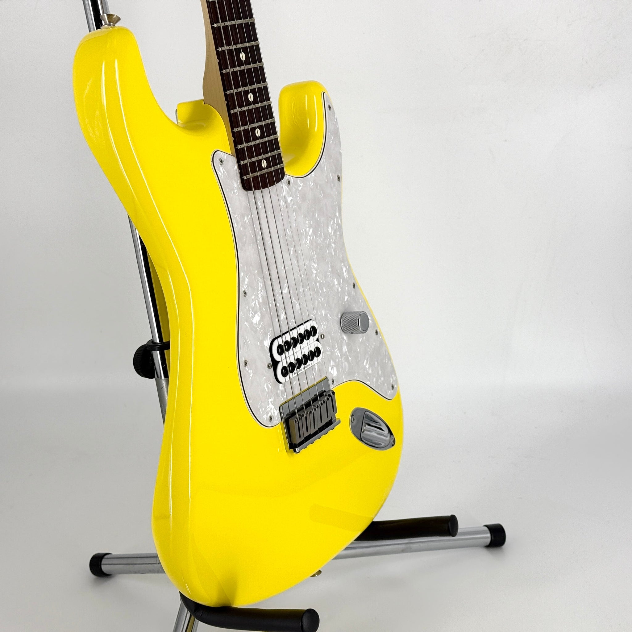 2023 Fender Tom Delonge Limited Edition Stratocaster – Graffiti Yellow | Tonebay