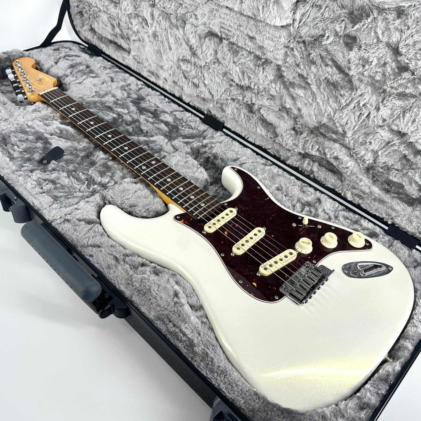 2023 Fender American Ultra Stratocaster – Arctic Pearl | Tonebay