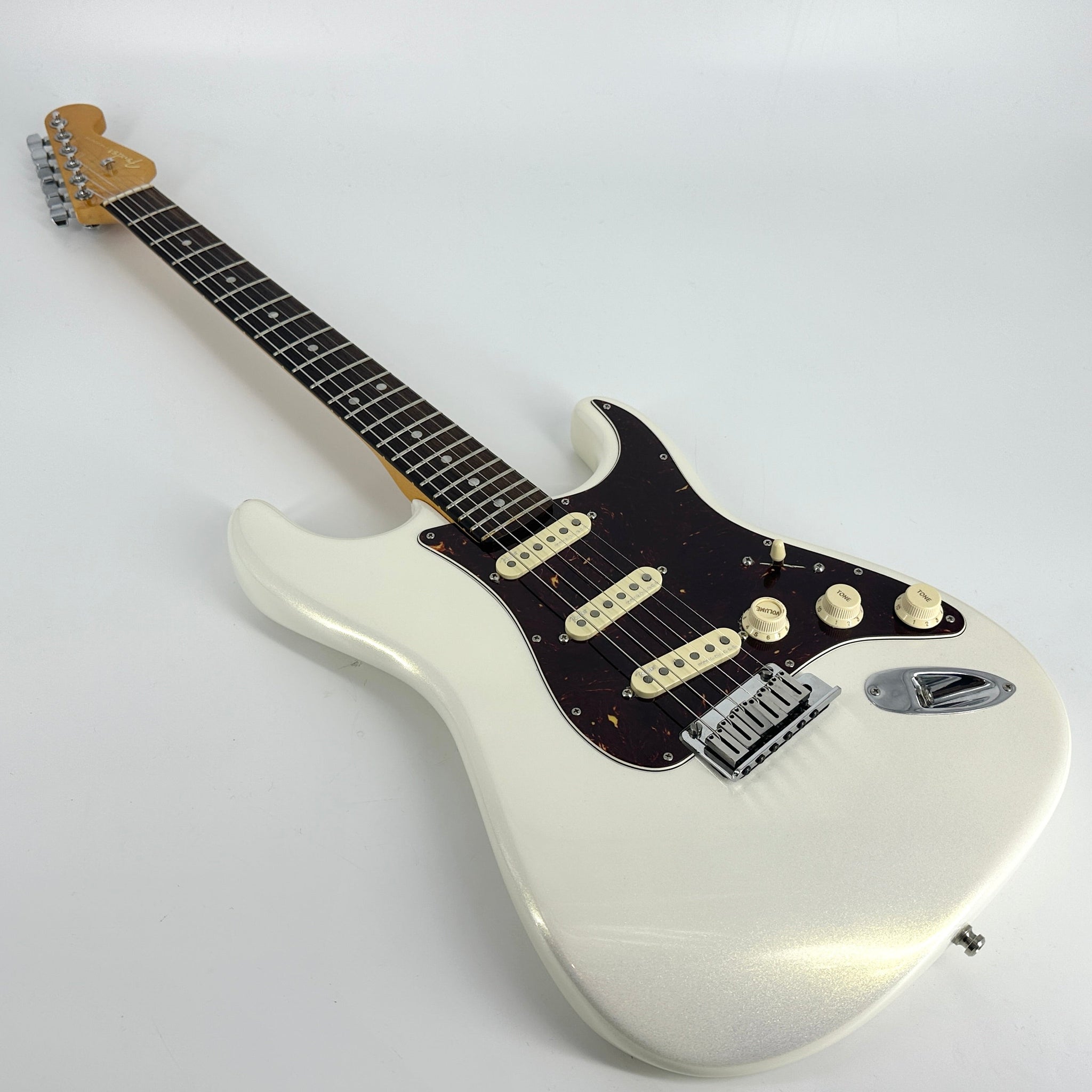 2023 Fender American Ultra Stratocaster – Arctic Pearl | Tonebay