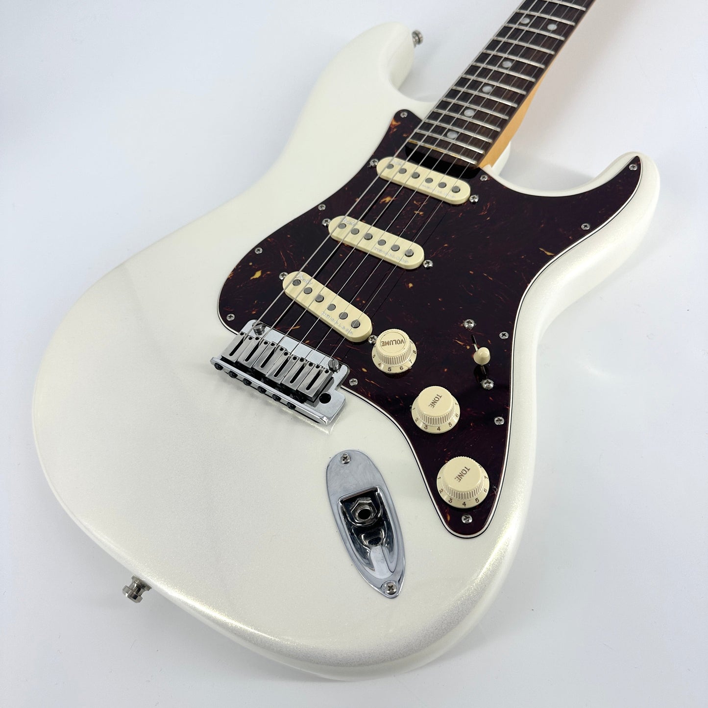 2023 Fender American Ultra Stratocaster – Arctic Pearl | Tonebay