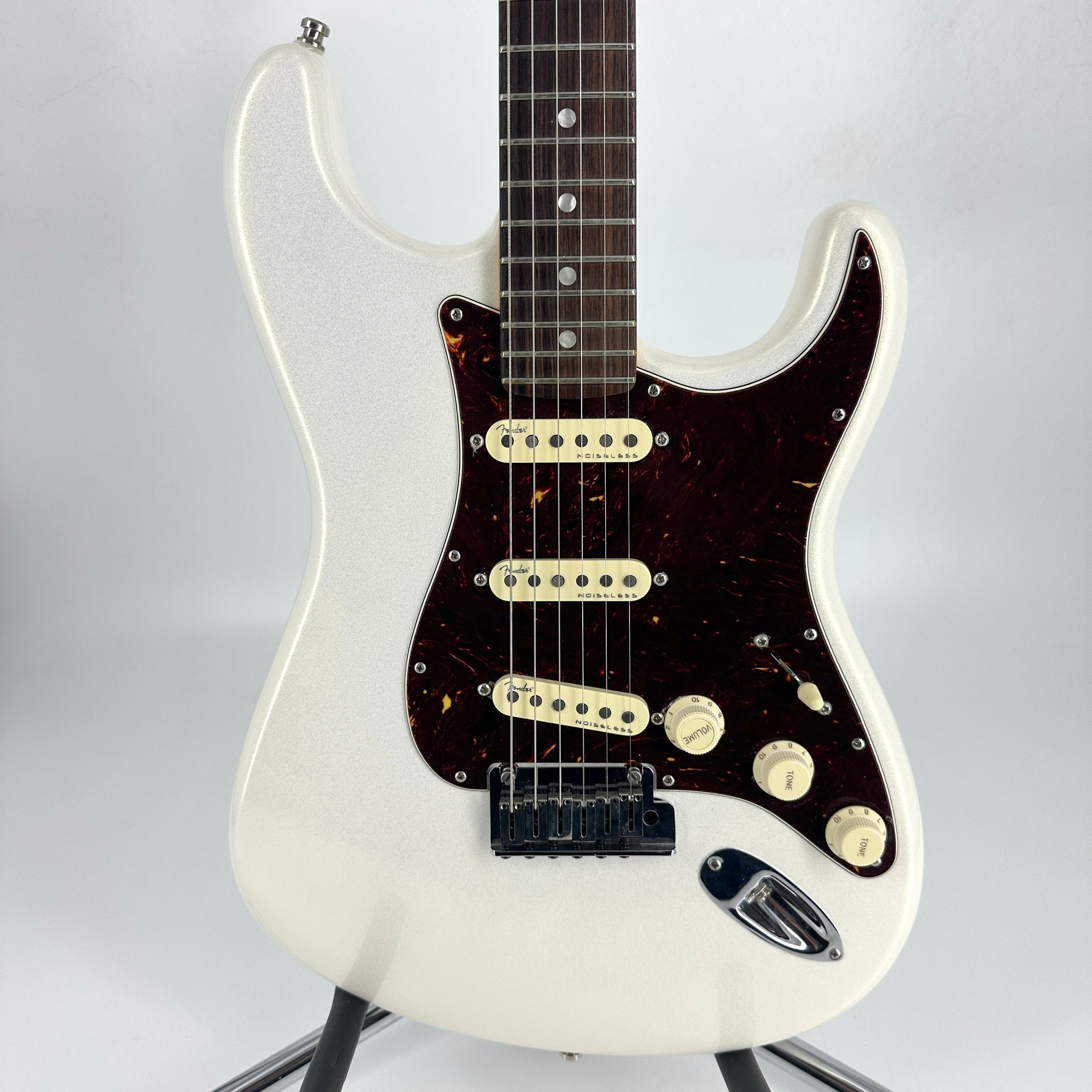 2023 Fender American Ultra Stratocaster – Arctic Pearl | Tonebay