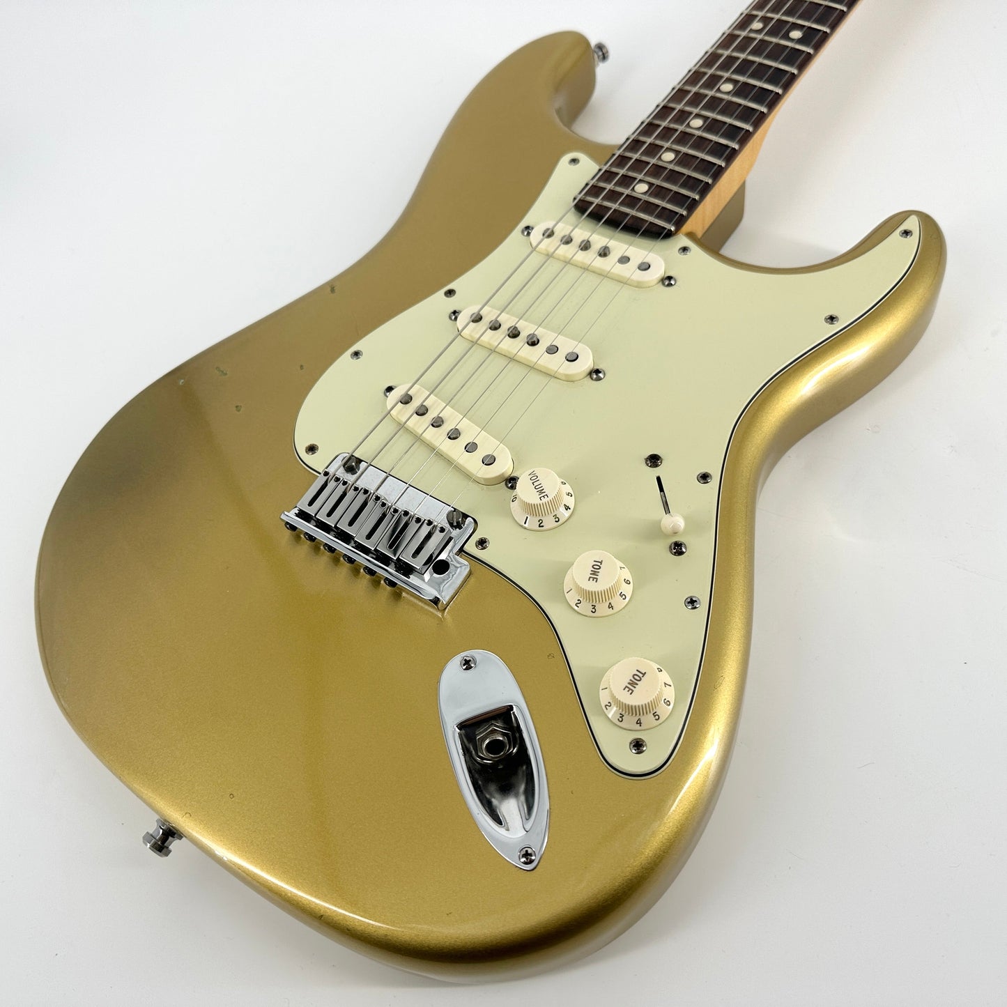 2009 Fender Custom Shop Custom Deluxe Stratocaster - HLE Gold | Tonebay