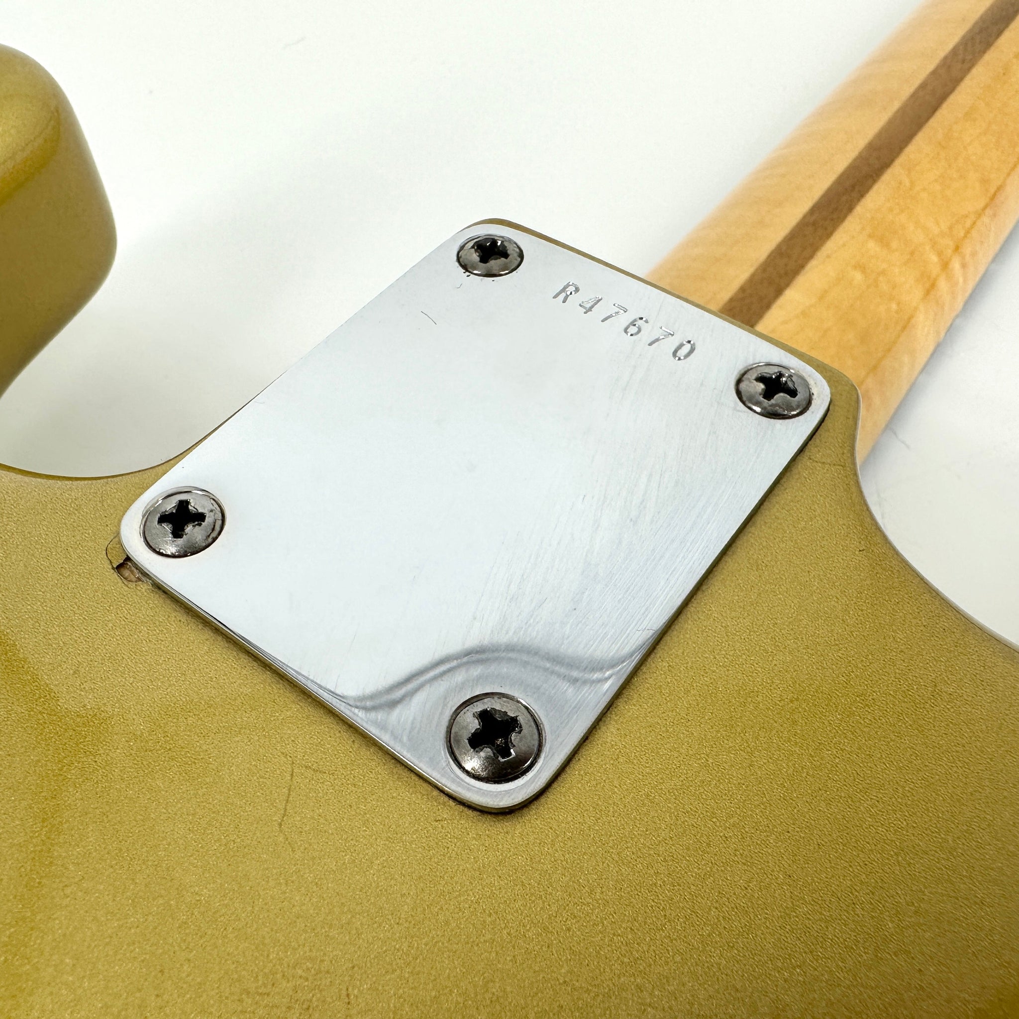 2009 Fender Custom Shop Custom Deluxe Stratocaster - HLE Gold | Tonebay