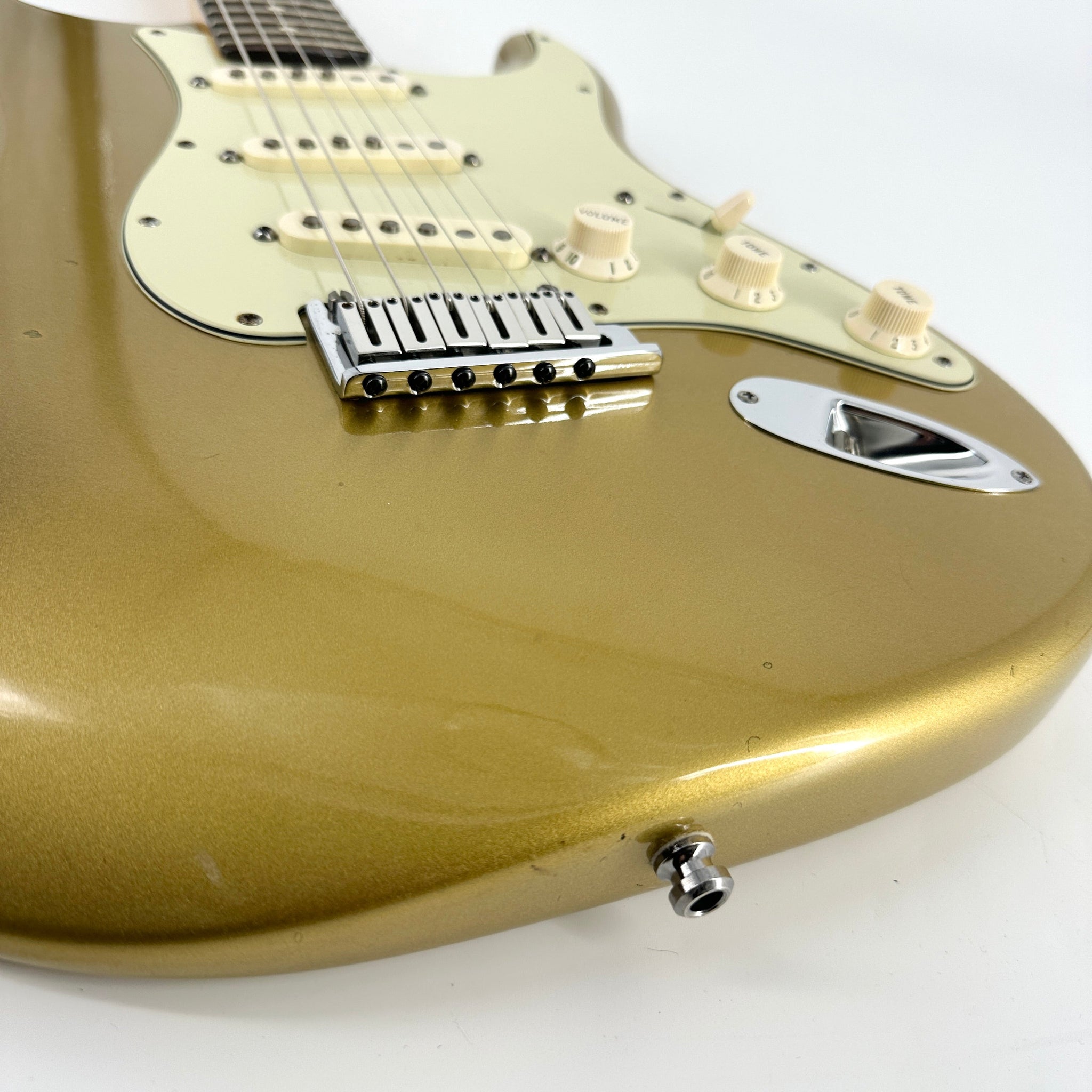 2009 Fender Custom Shop Custom Deluxe Stratocaster - HLE Gold | Tonebay
