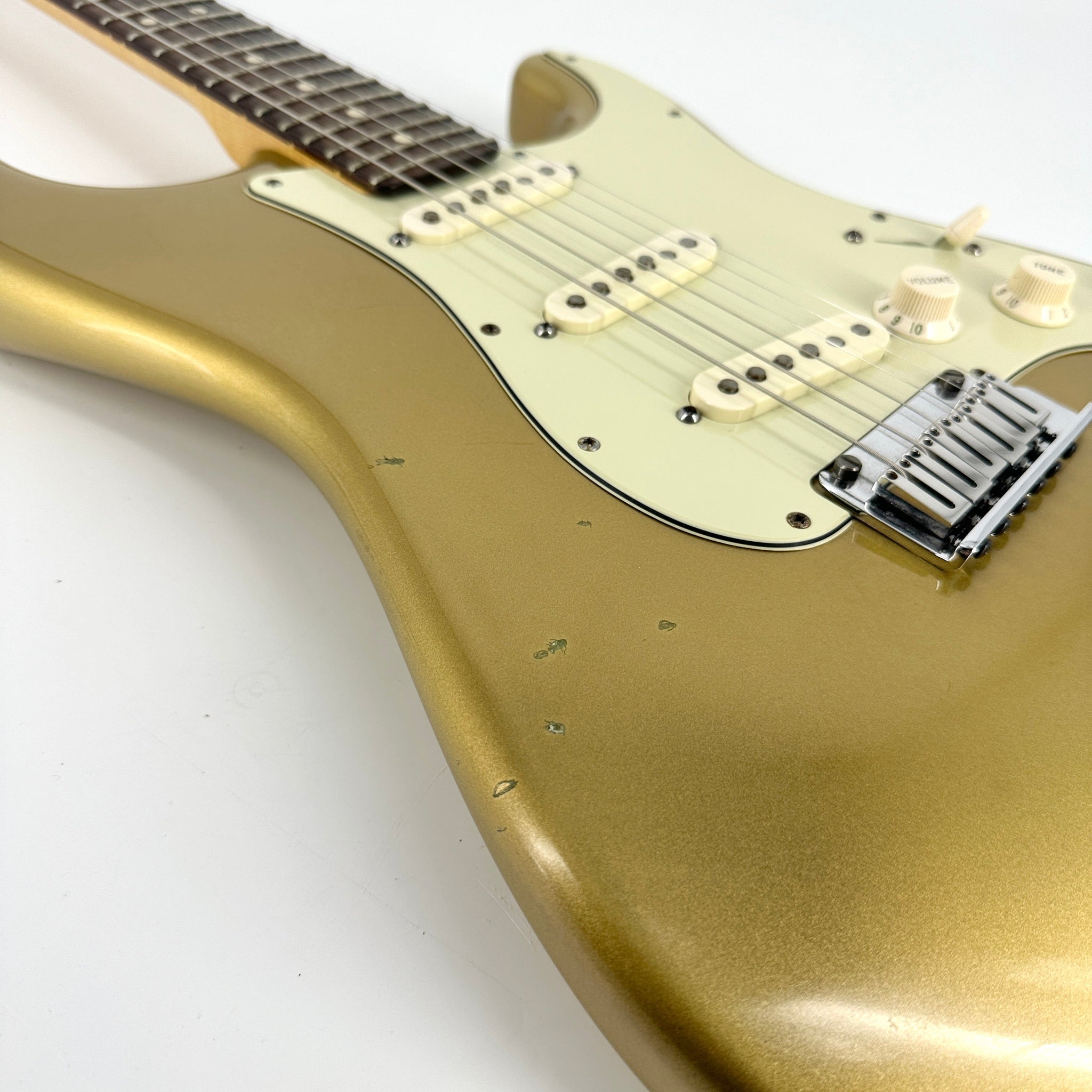 2009 Fender Custom Shop Custom Deluxe Stratocaster - HLE Gold | Tonebay