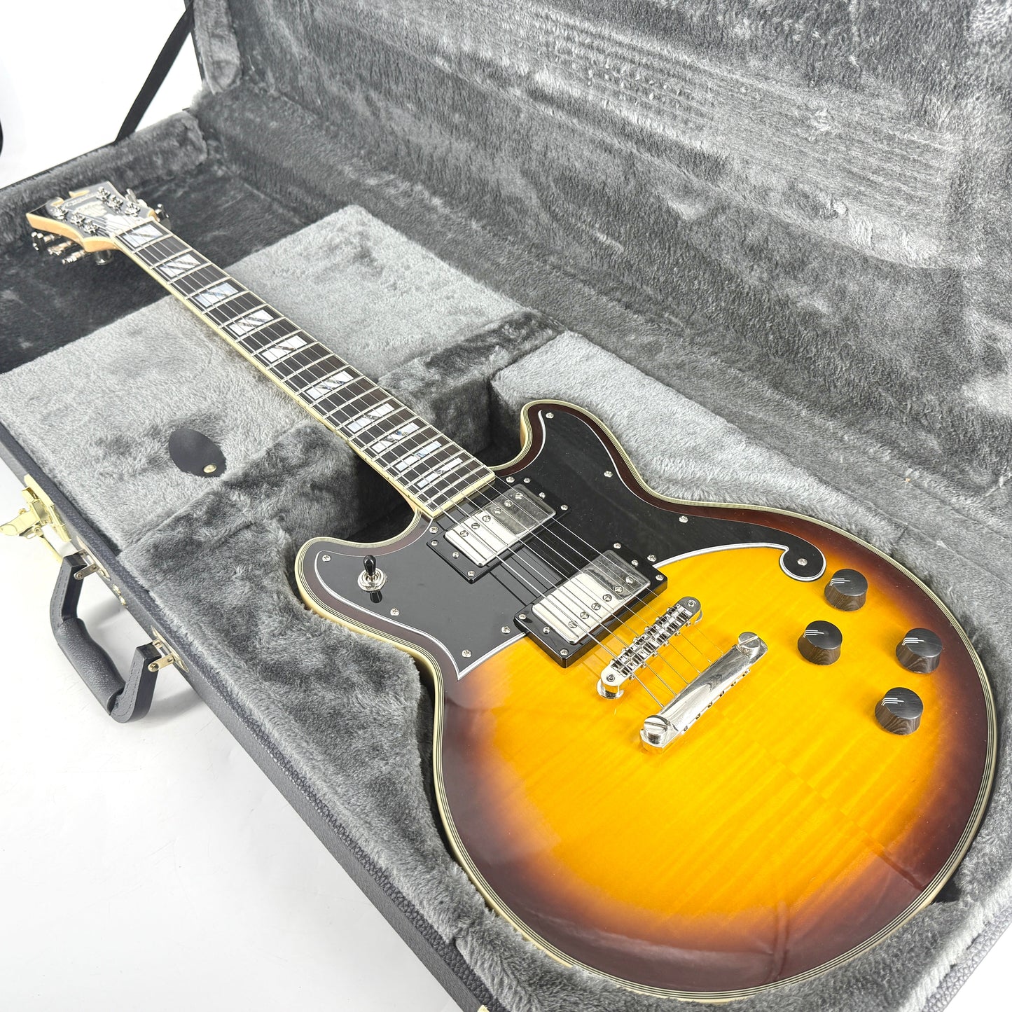2022 D'Angelico Deluxe Brighton - Vintage Sunburst | Tonebay