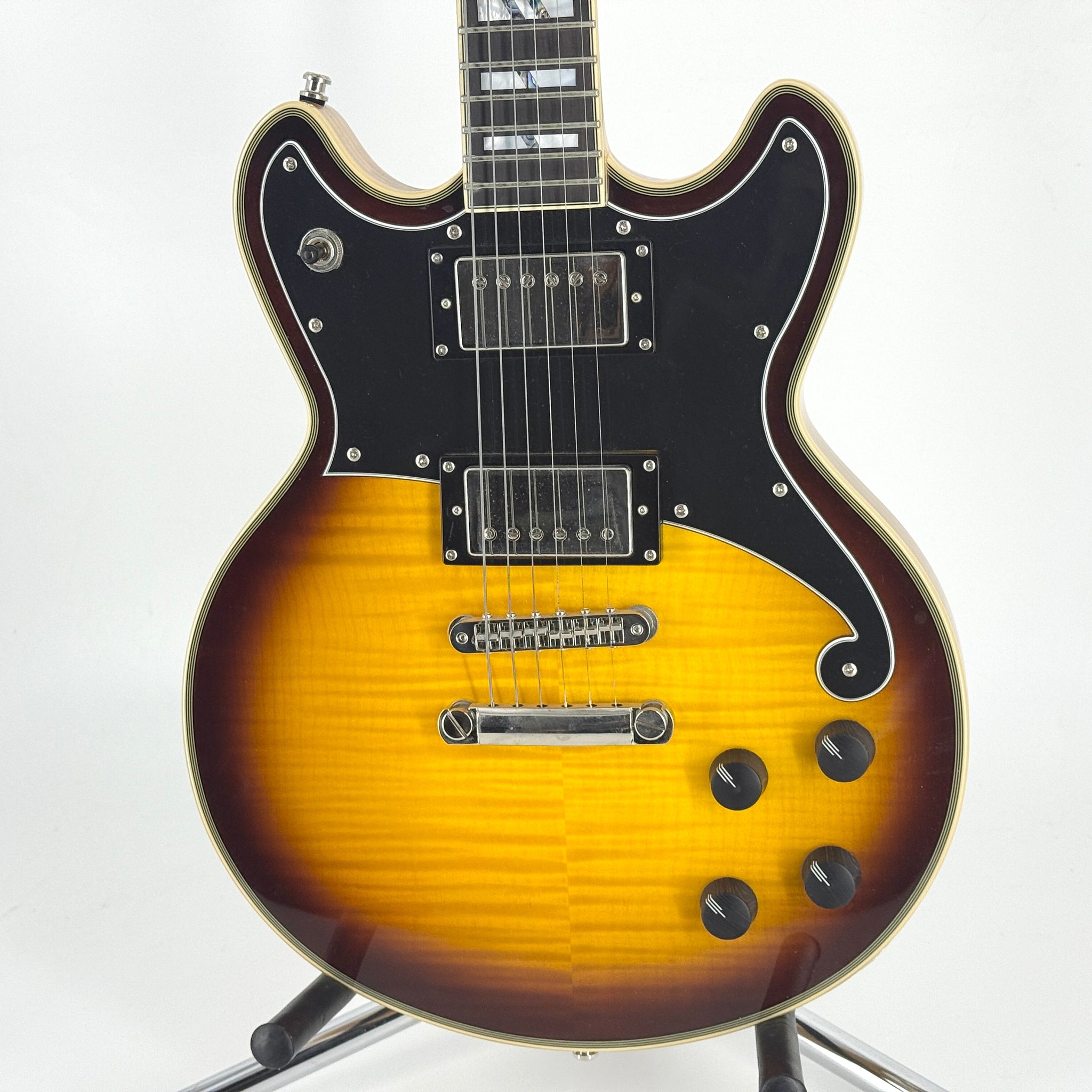 2022 D'Angelico Deluxe Brighton - Vintage Sunburst | Tonebay
